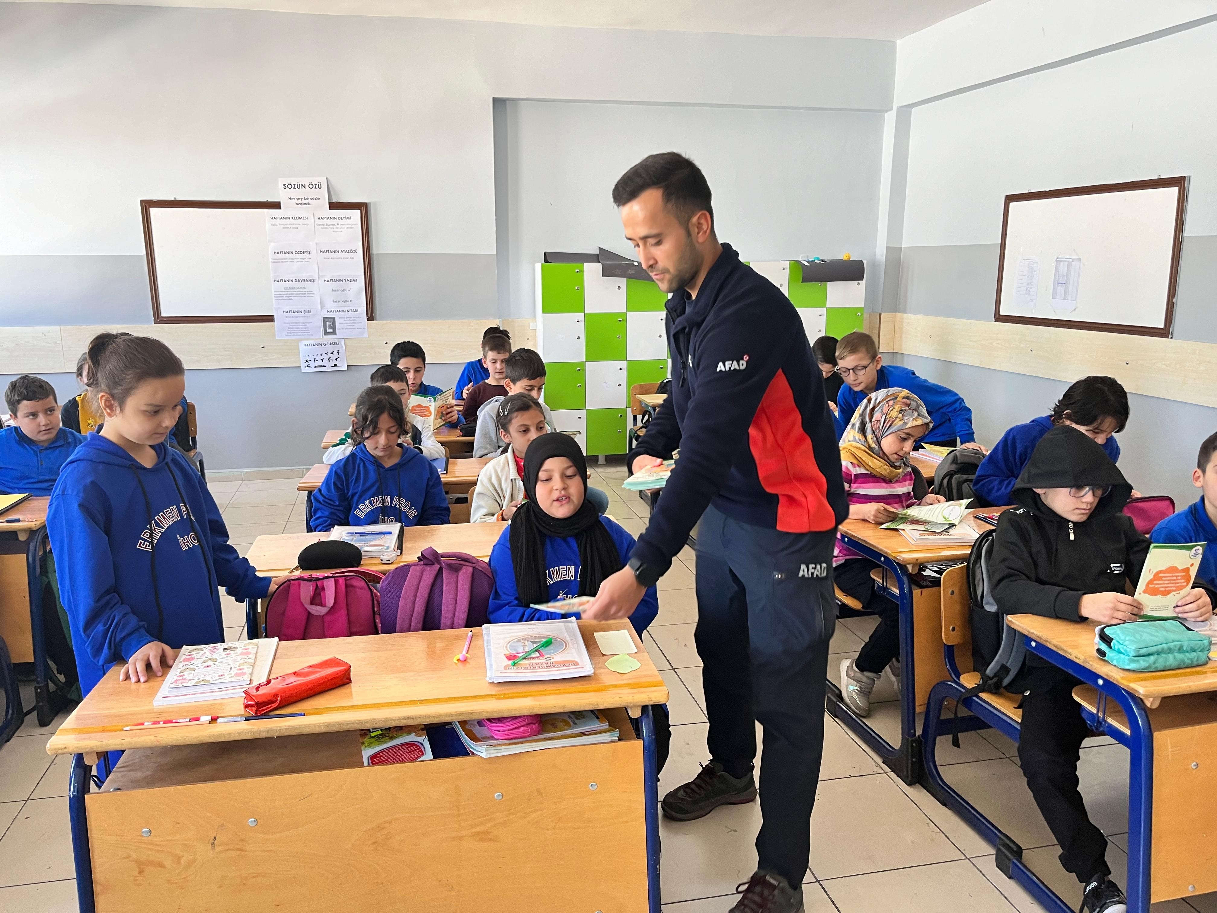 ÖĞRENCİLERE AFET FARKINDALIK EĞİTİMİ VERİLDİ