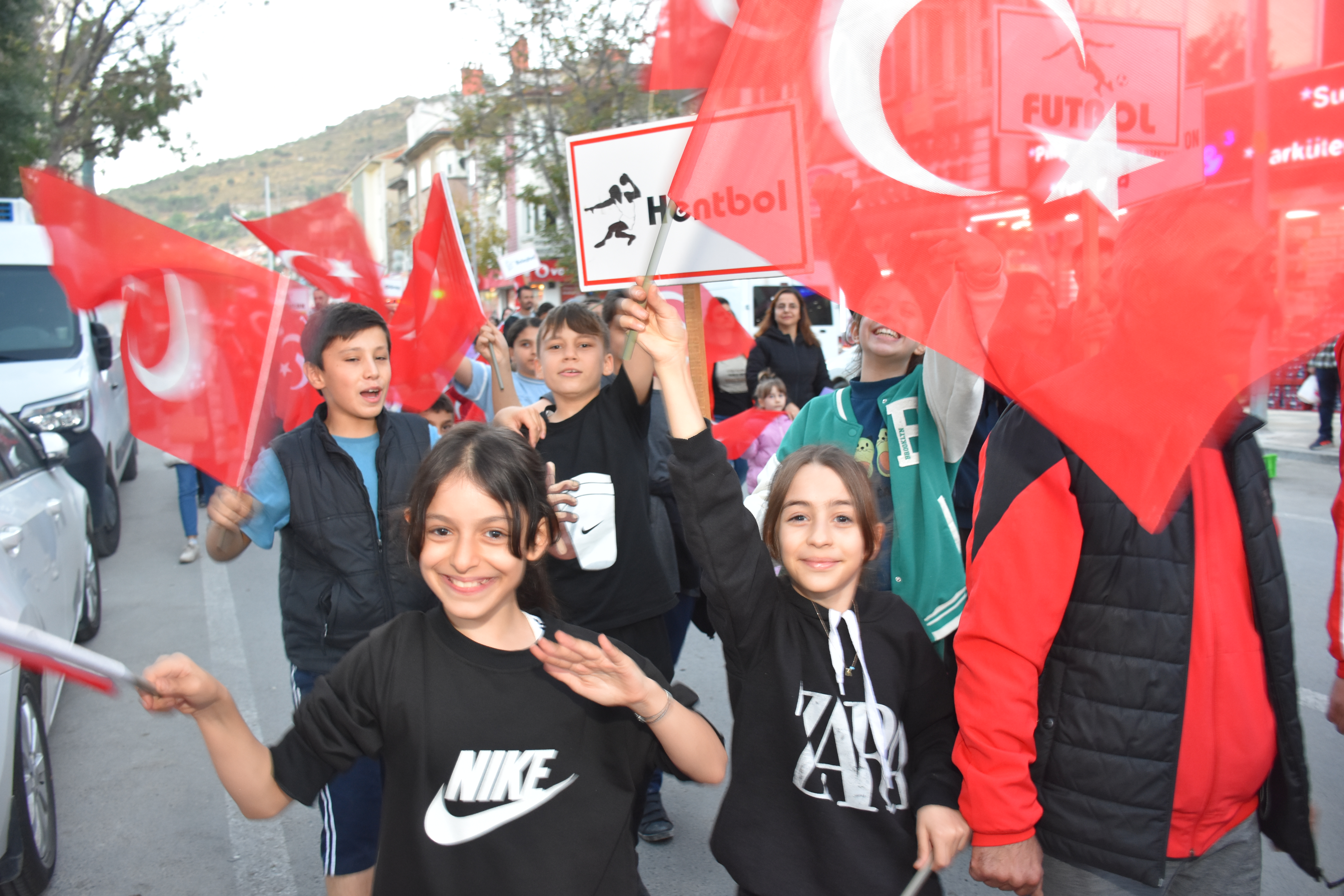 AFYON'DA AMATÖR SPOR HAFTASI COŞKUYLA KUTLANDI