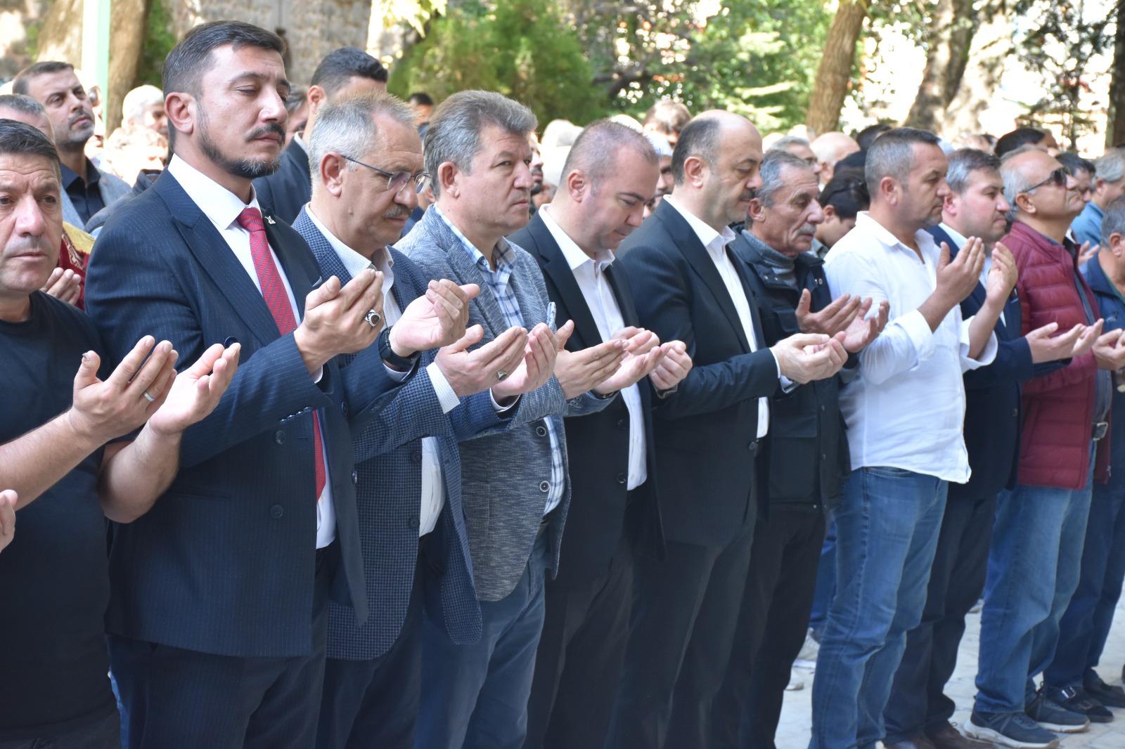 FİLİSTİN'DE HAYATINI KAYBEDENLER İÇİN GIYABİ CENAZE NAMAZI KILINDI