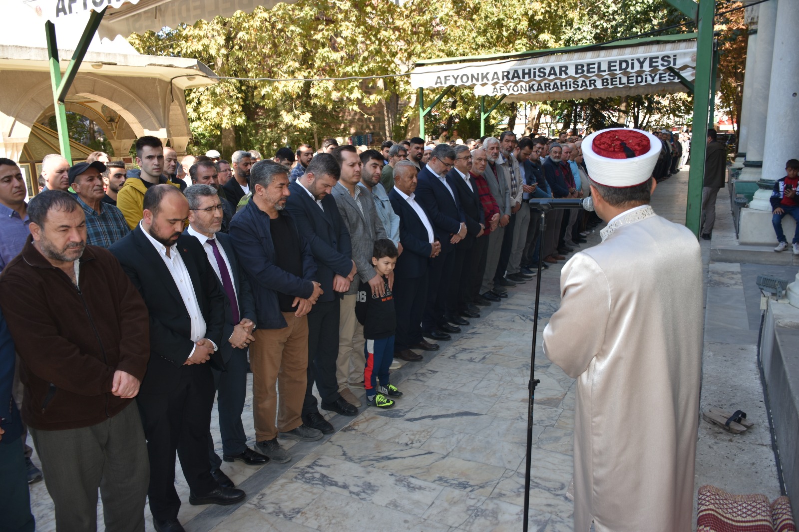 FİLİSTİN'DE HAYATINI KAYBEDENLER İÇİN GIYABİ CENAZE NAMAZI KILINDI