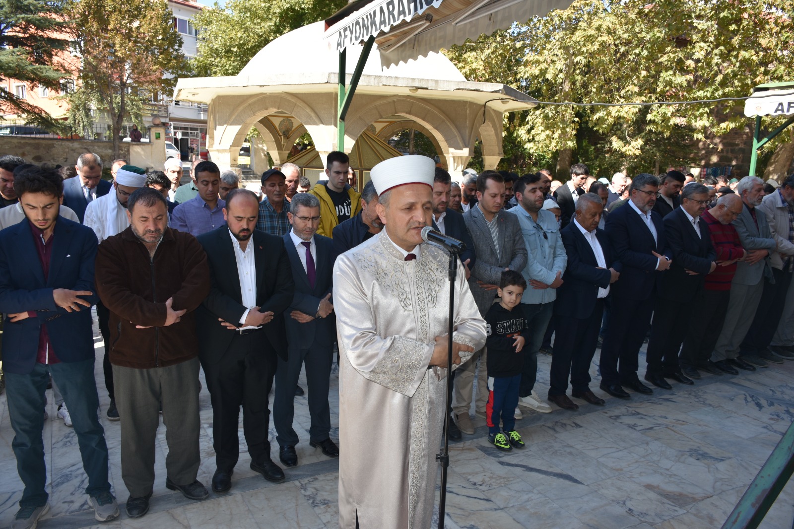 FİLİSTİN'DE HAYATINI KAYBEDENLER İÇİN GIYABİ CENAZE NAMAZI KILINDI