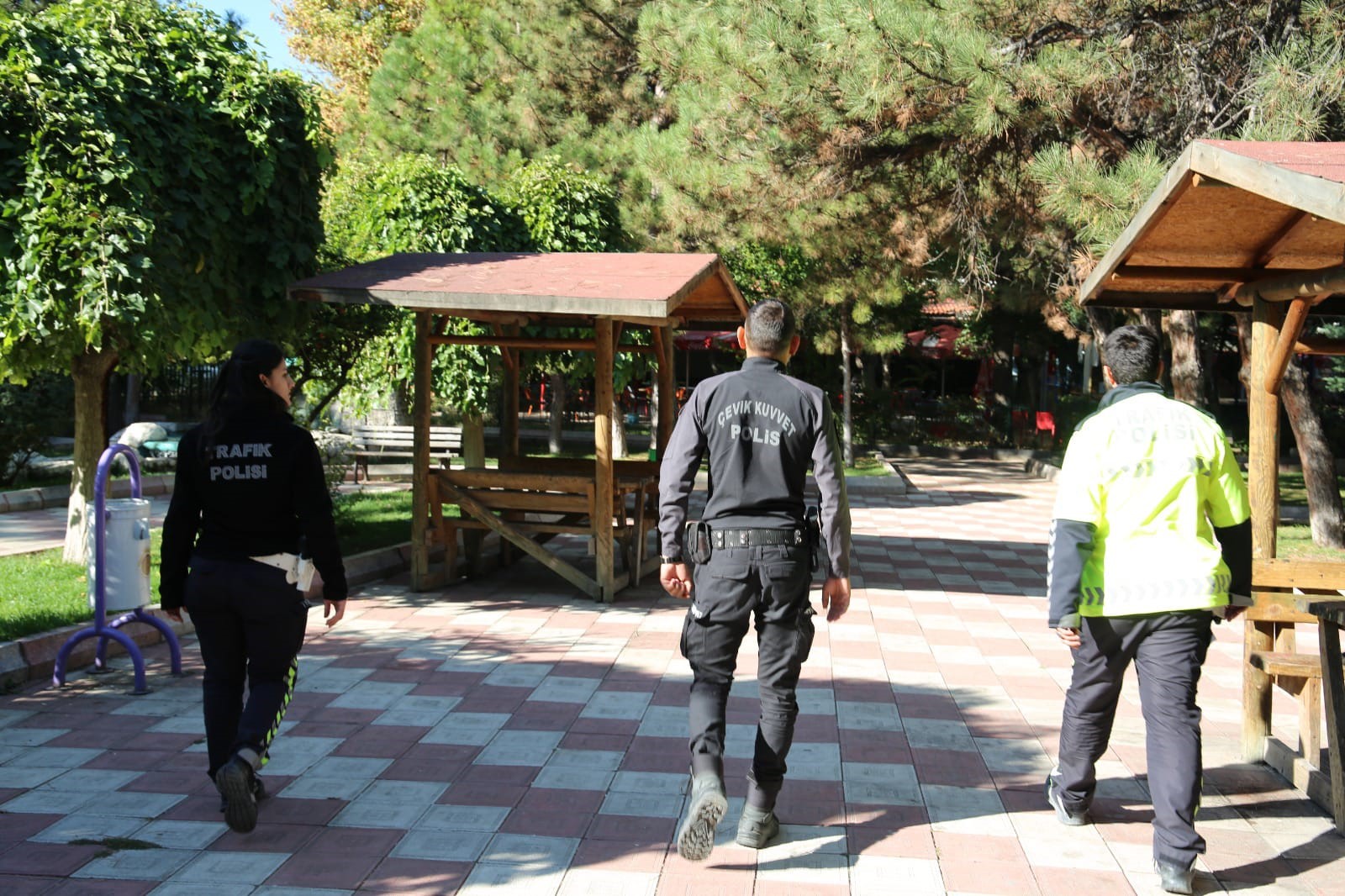 DÜZENSİZ GÖÇLE MÜCADELEYE YÖNELİK 'HUZUR UYGULAMASI' YAPILDI
