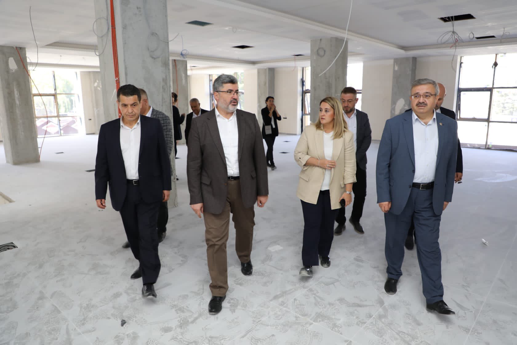 VEKİLLER BAŞKAN ZEYBEK’İN YATIRIMLARINI İNCELEDİ
