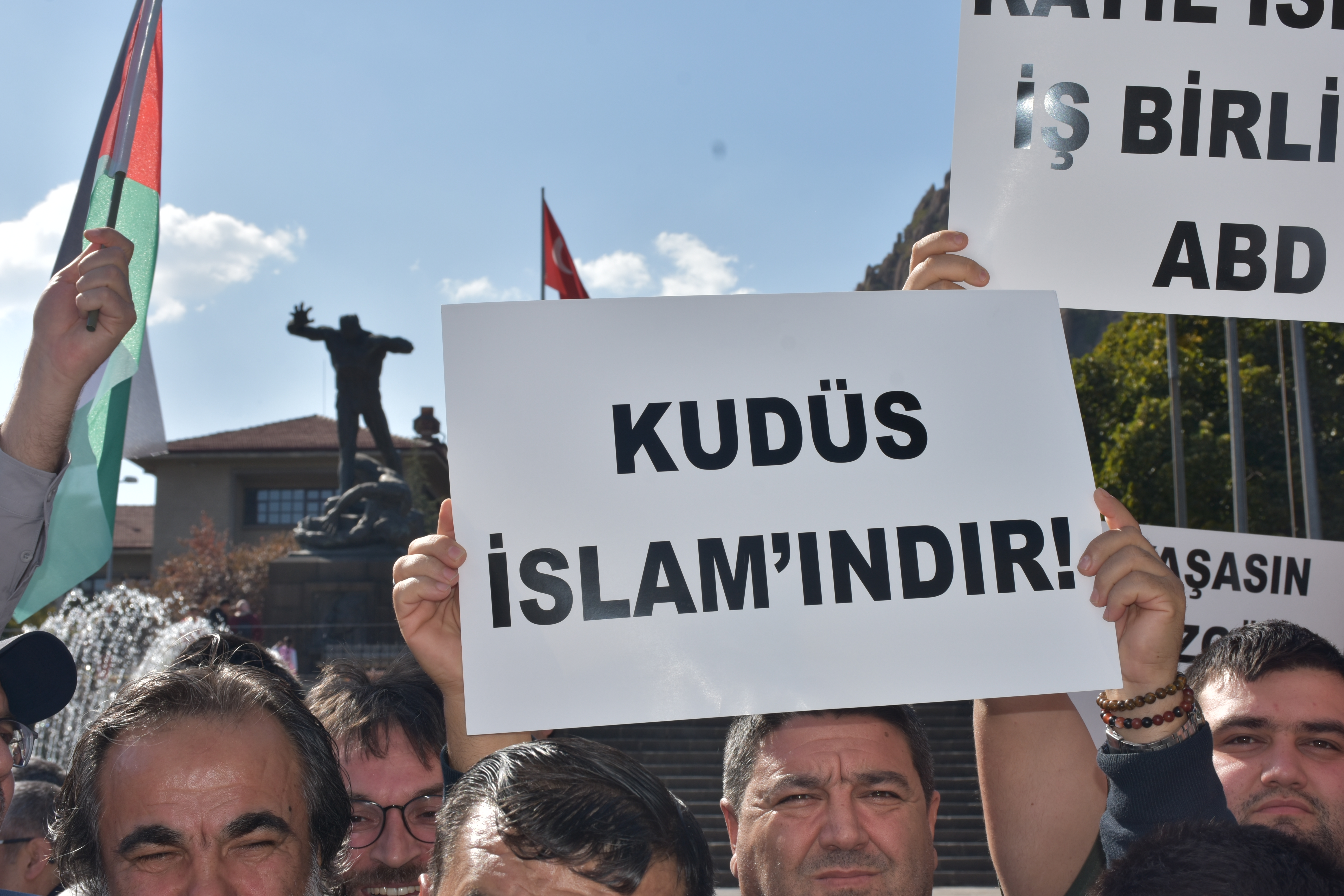 AFYONKARAHİSAR'DA FİLİSTİN'E DESTEK AÇIKLAMASI YAPILDI