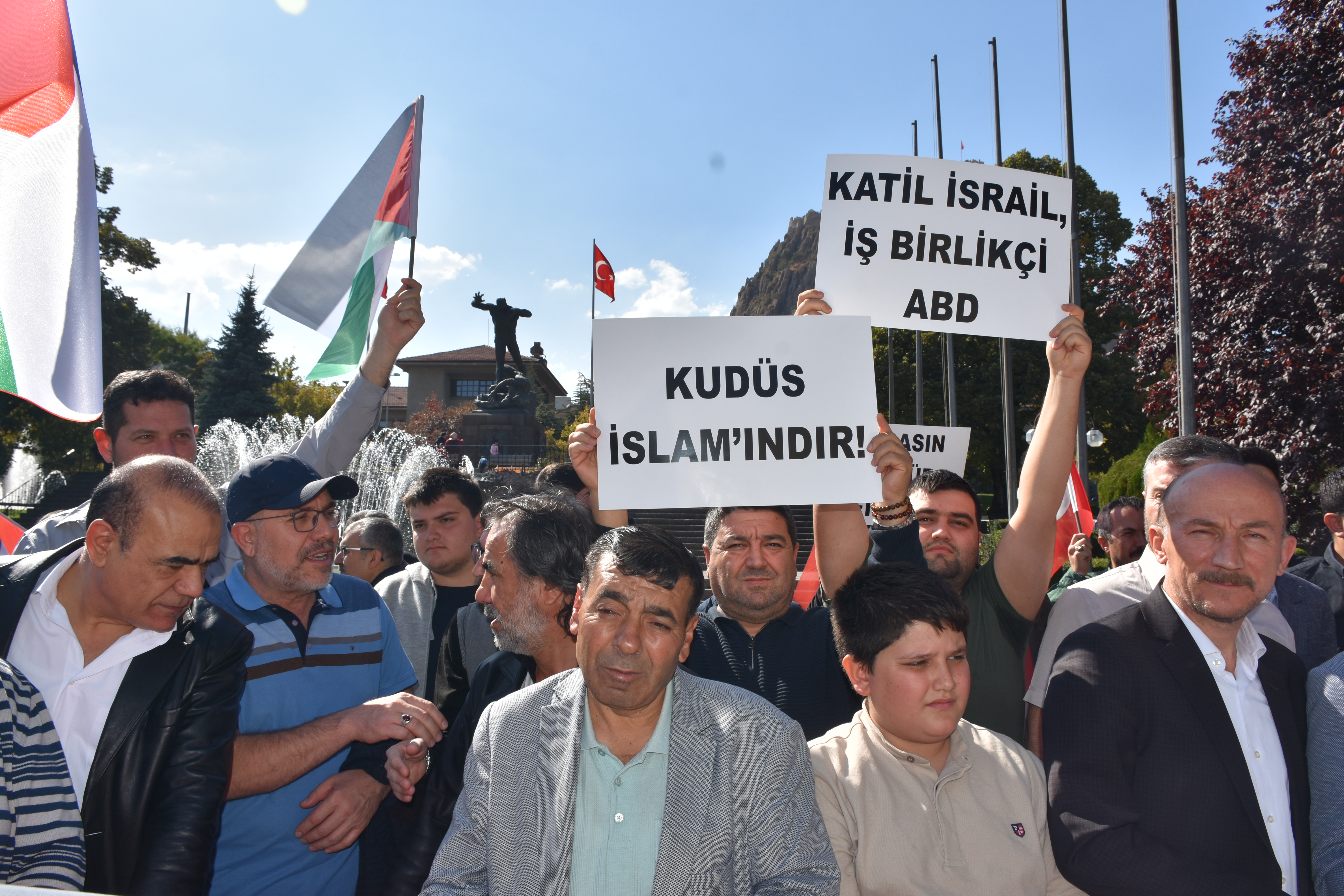 AFYONKARAHİSAR'DA FİLİSTİN'E DESTEK AÇIKLAMASI YAPILDI