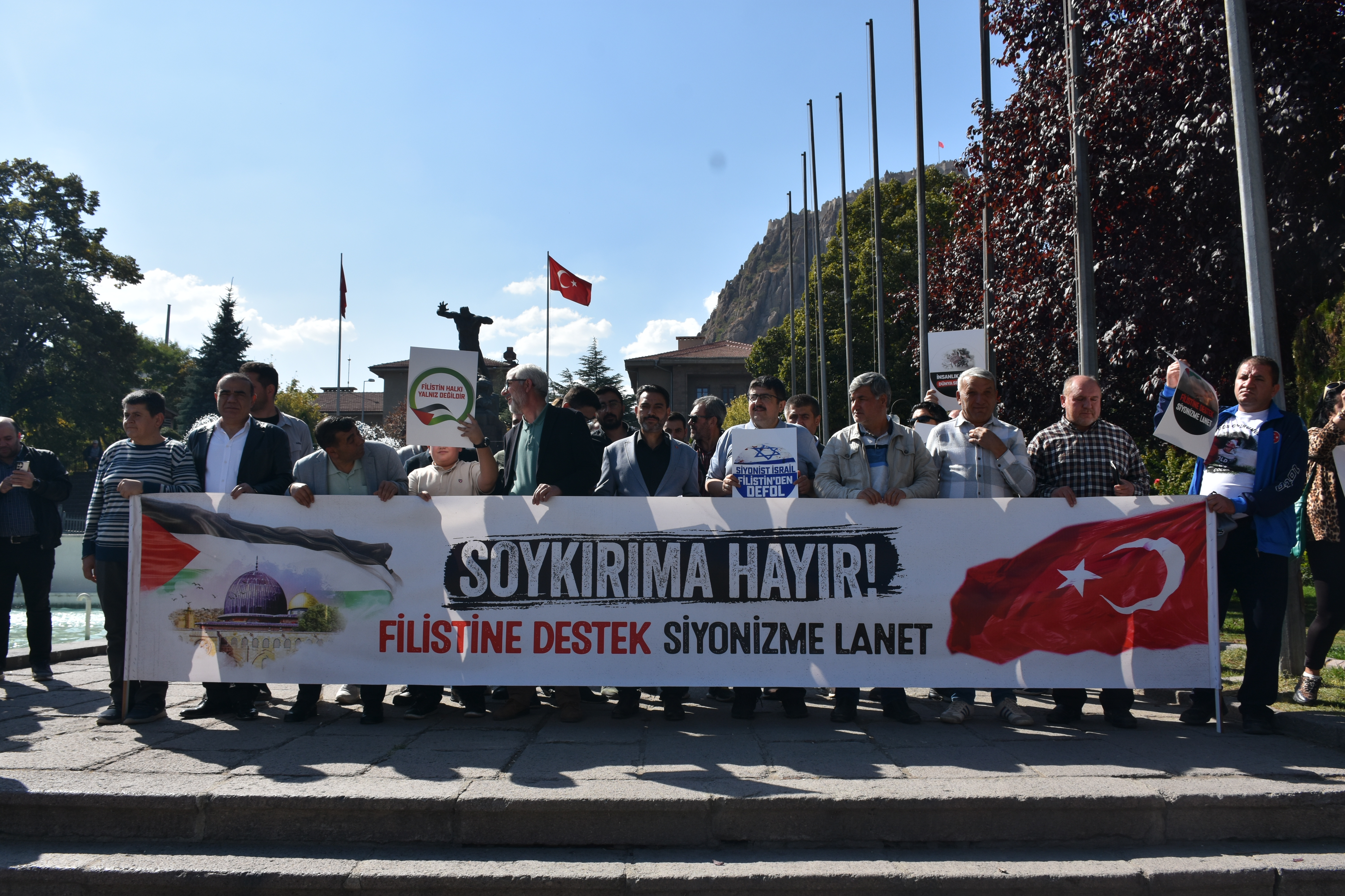 AFYONKARAHİSAR'DA FİLİSTİN'E DESTEK AÇIKLAMASI YAPILDI