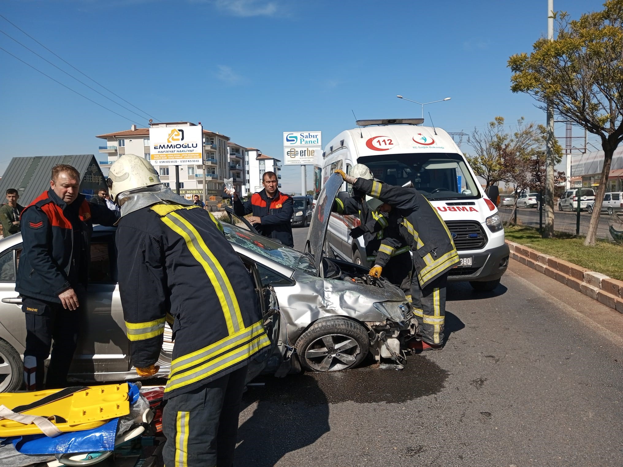 ZAYIF LASTİK KAZA YAPTIRDI AFYON'DA 2 YARALI