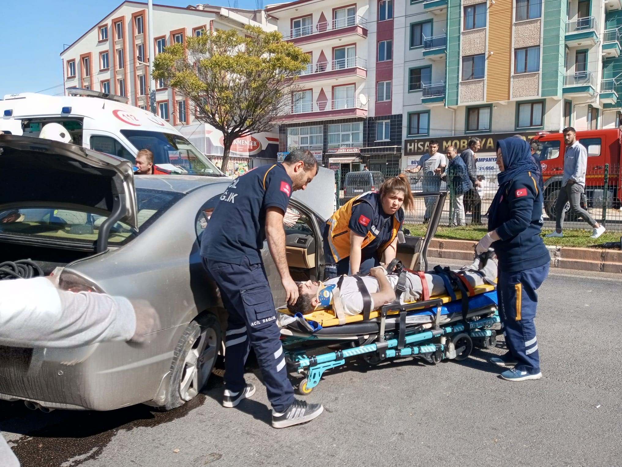 ZAYIF LASTİK KAZA YAPTIRDI AFYON'DA 2 YARALI