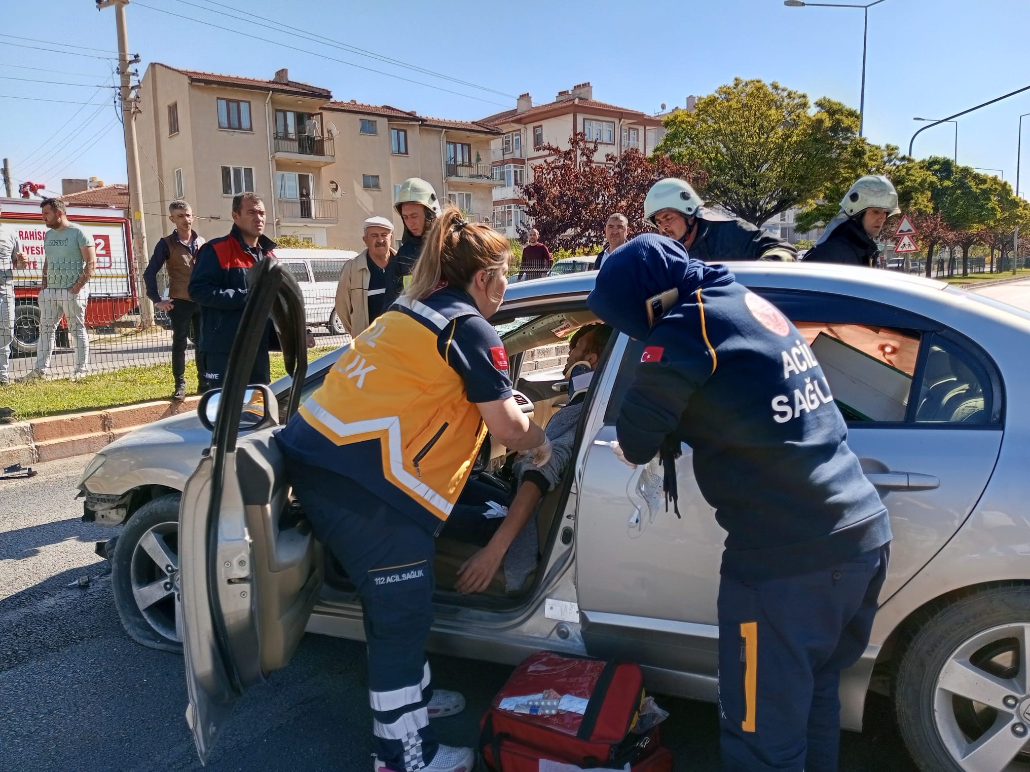 ZAYIF LASTİK KAZA YAPTIRDI AFYON'DA 2 YARALI