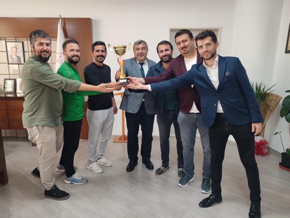 SÜNNETCİ, ŞAMPİYONLARI AĞIRLADI