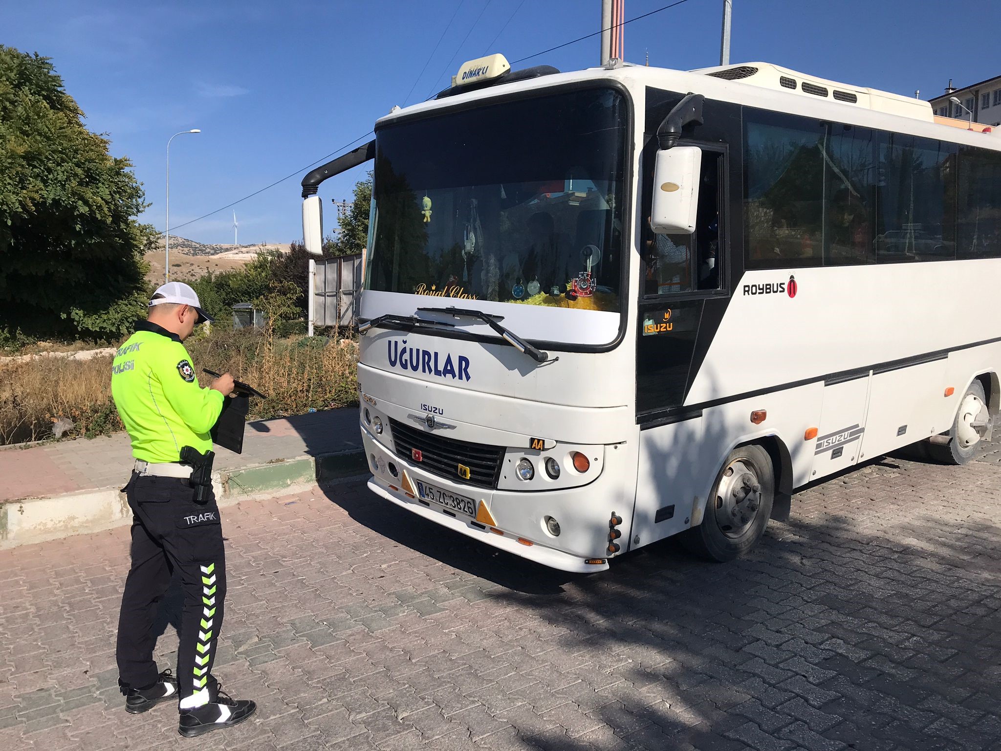 DİNAR’DA OKUL SERVİS ARAÇLARINA YÖNELİK DENETİM