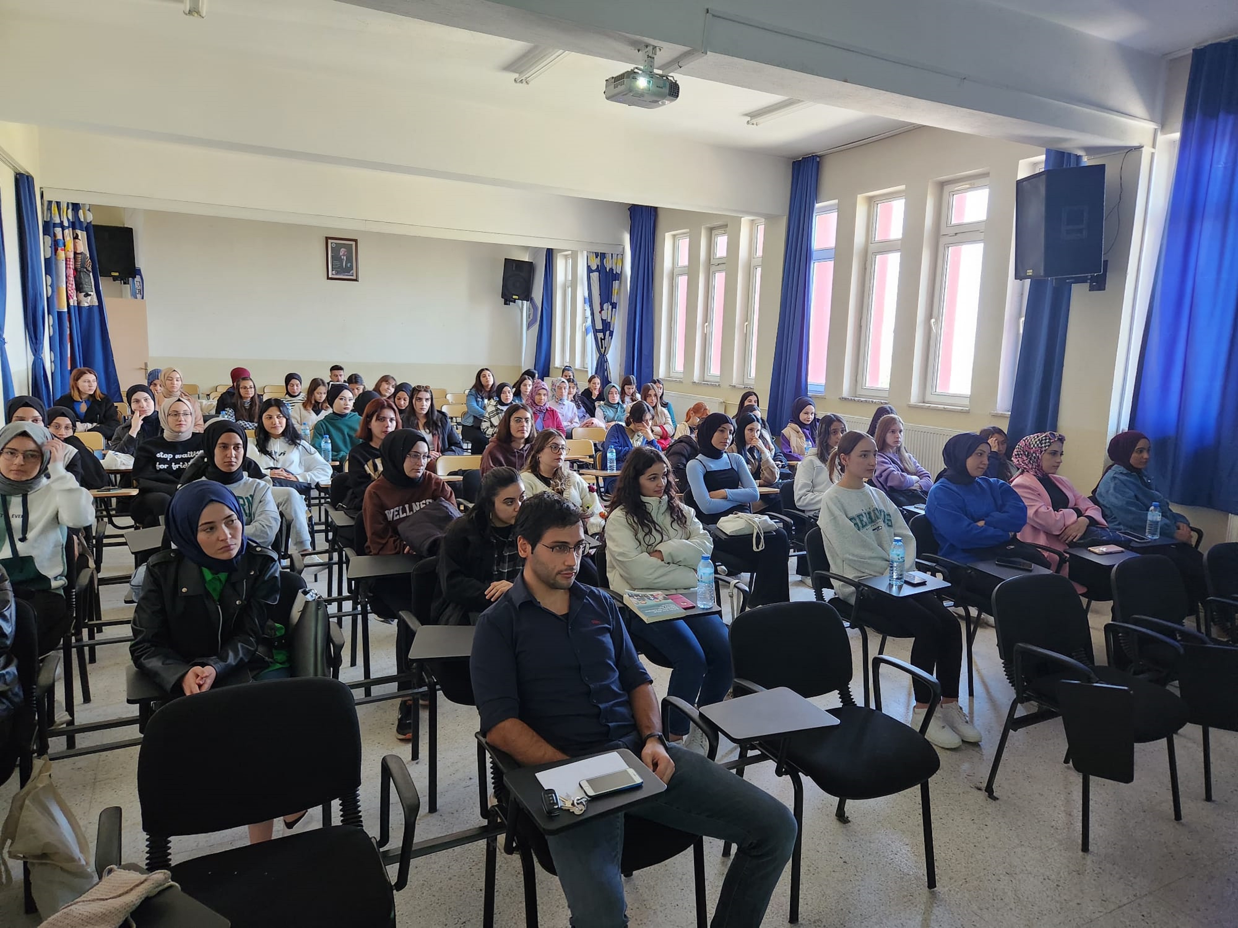 AKÜ Genelinde Yeni Kayıt Yaptıran Öğrencilere Yönelik Oryantasyon Toplantıları Gerçekleştirildi