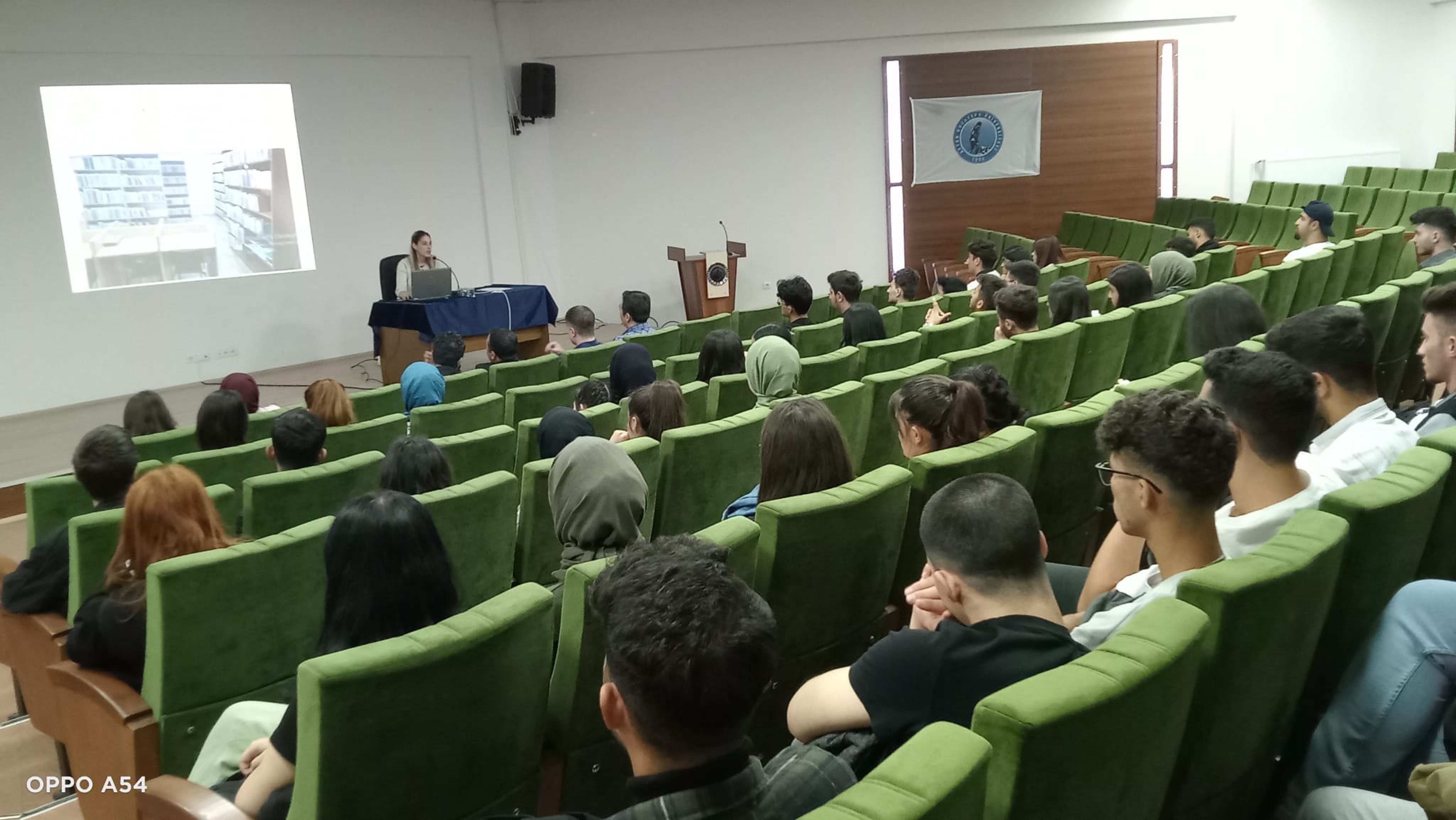 AKÜ Genelinde Yeni Kayıt Yaptıran Öğrencilere Yönelik Oryantasyon Toplantıları Gerçekleştirildi