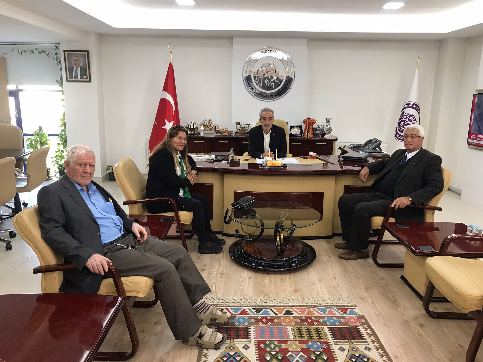 AFYON KADININ GÜCÜ DERNEĞİNDEN CENGİZ ÜSTÜN'E ZİYARET