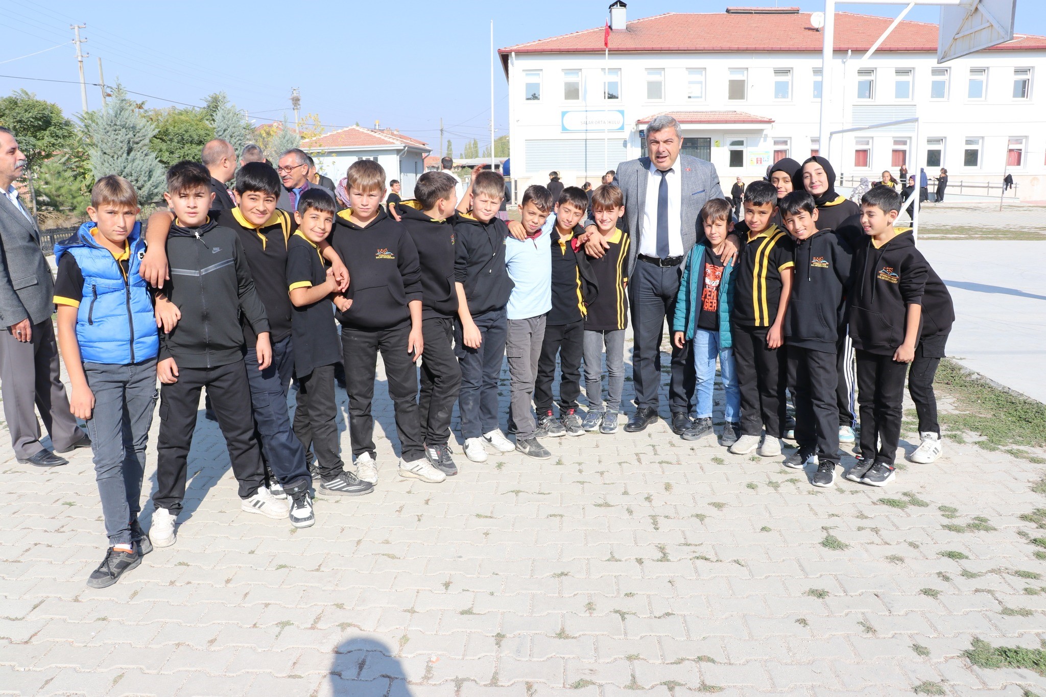SÜNNETCİ ÖĞRENCİLERE 'KENDİNİZE HEDEF BELİRLEYİN' DİYE SESLENDİ