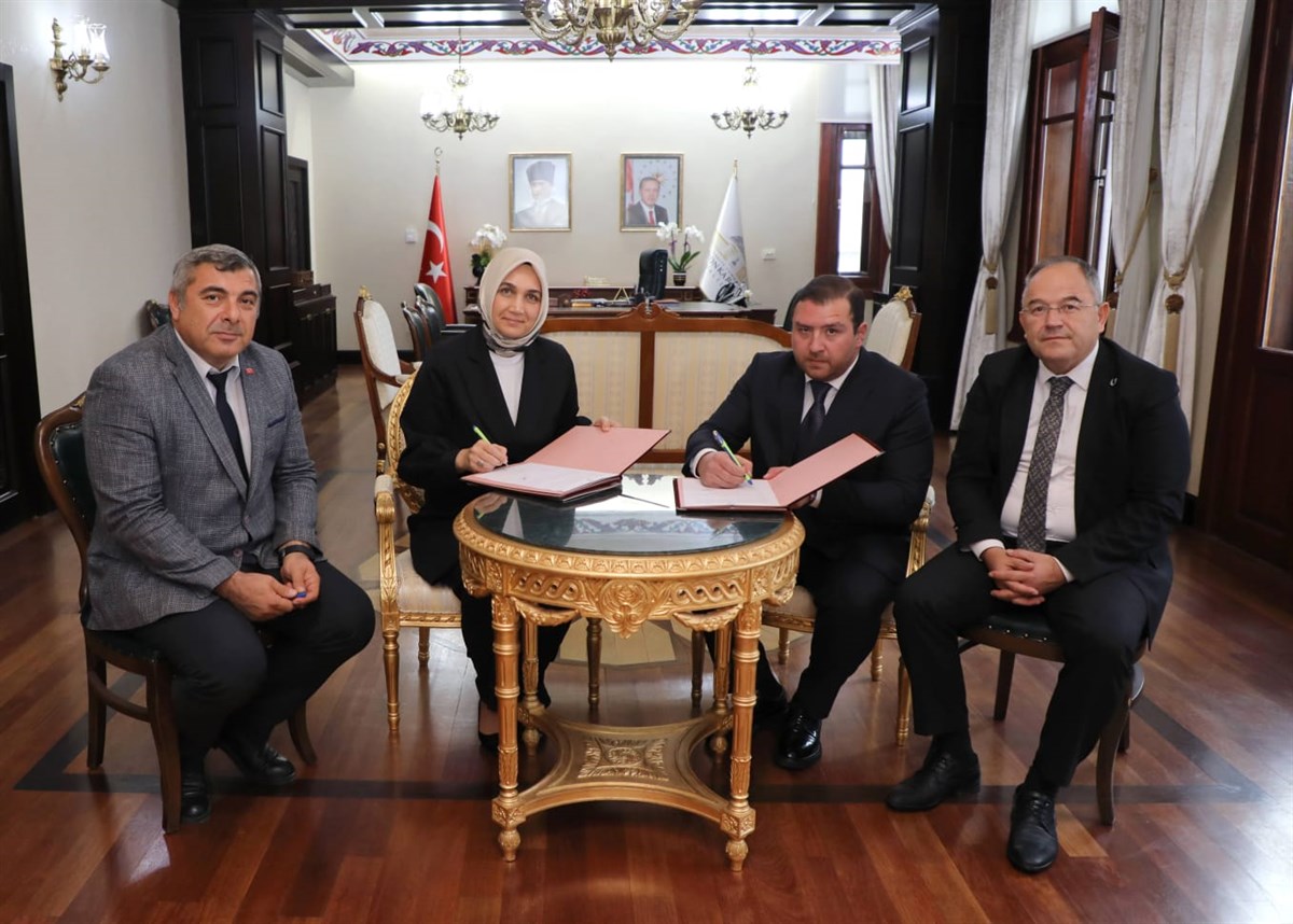 HAYIRSEVER İŞ İNSANI 24 DERSLİKLİ LİSE YAPACAK