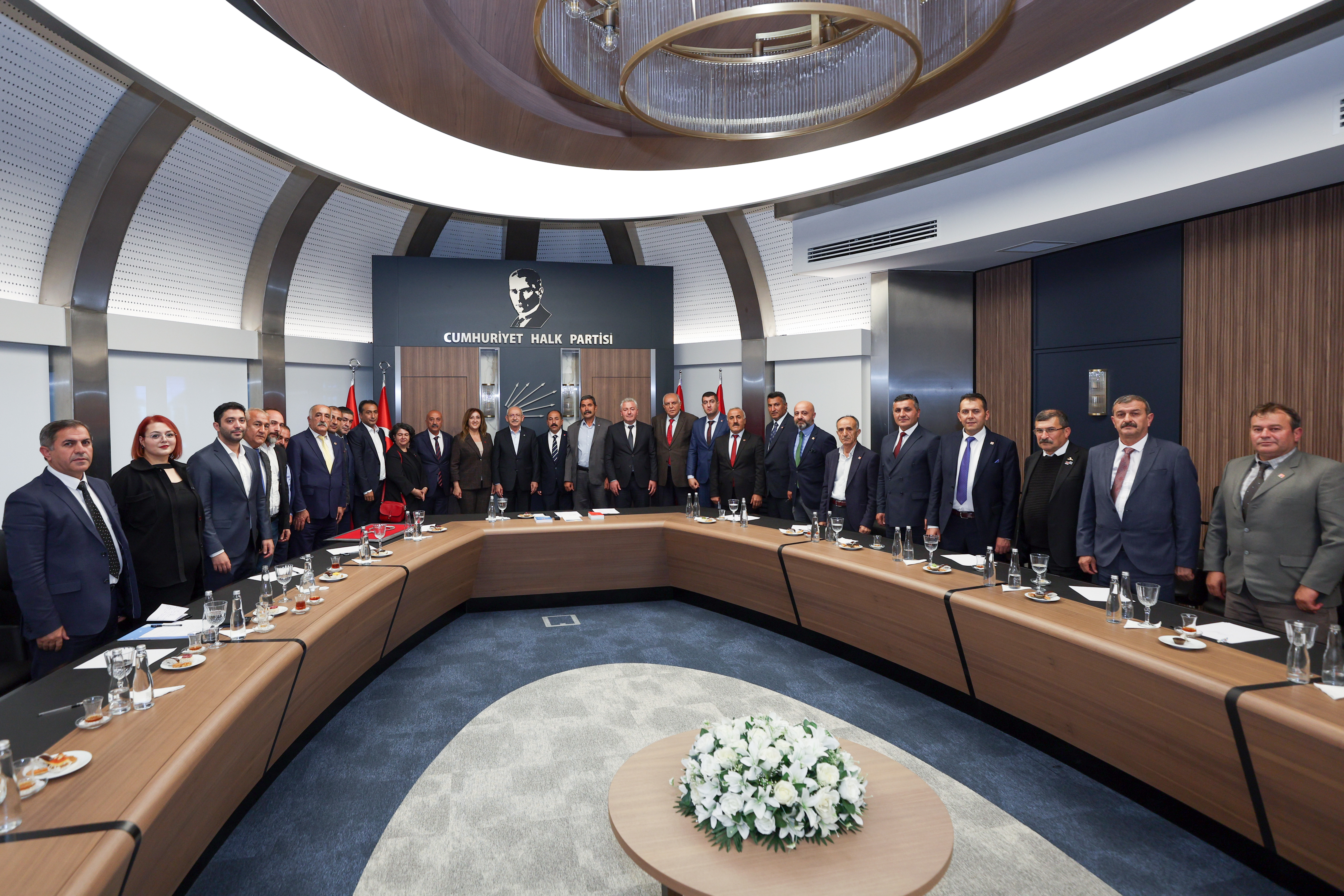 KILIÇDAROĞLU YENİ YÖNETİMİ AĞIRLADI
