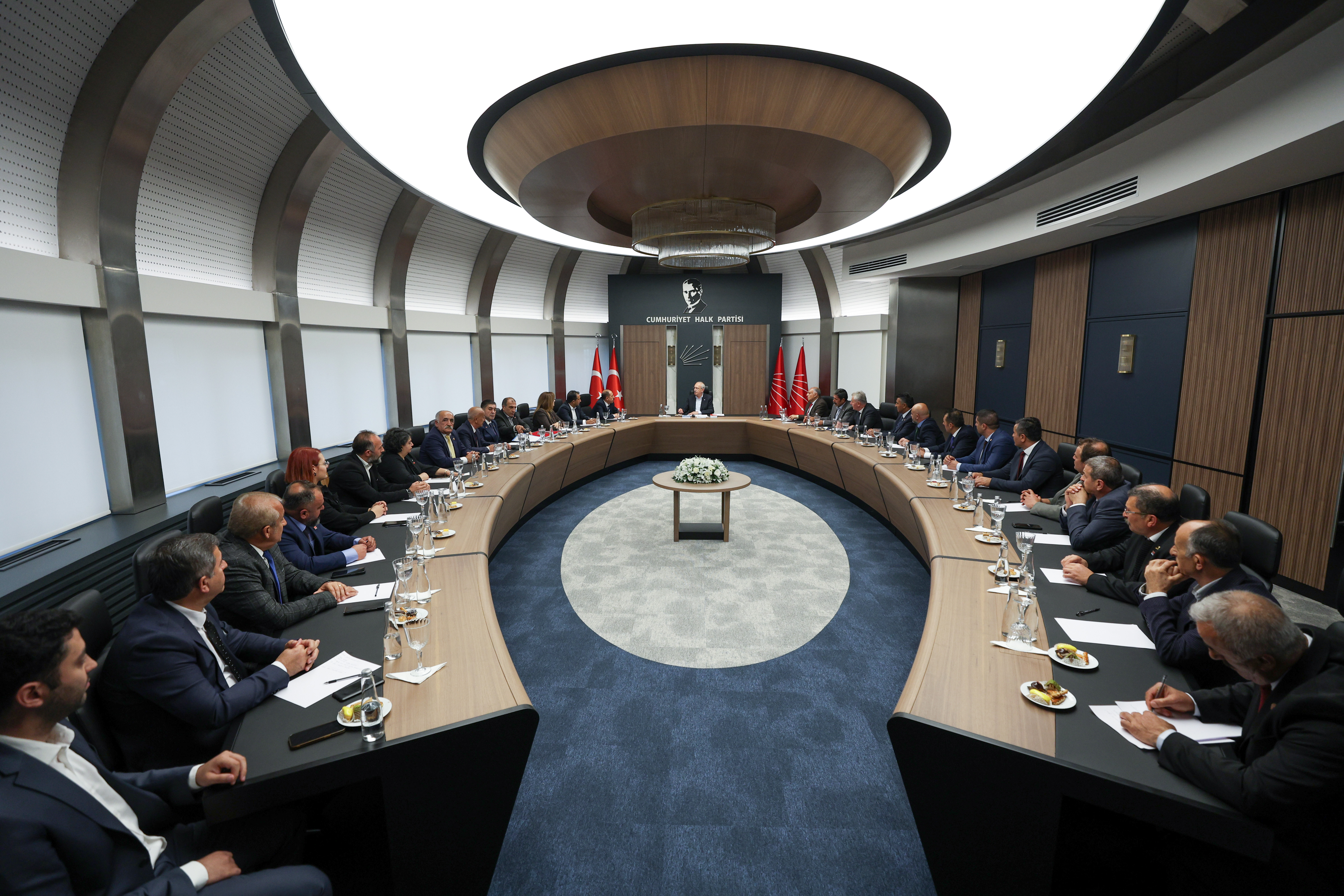 KILIÇDAROĞLU YENİ YÖNETİMİ AĞIRLADI