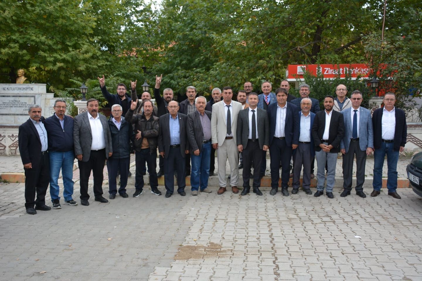 MHP GÜMBÜR GÜMBÜR SAHAYA İNDİLER
