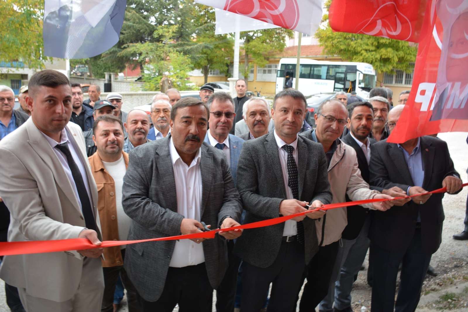 MHP GÜMBÜR GÜMBÜR SAHAYA İNDİLER