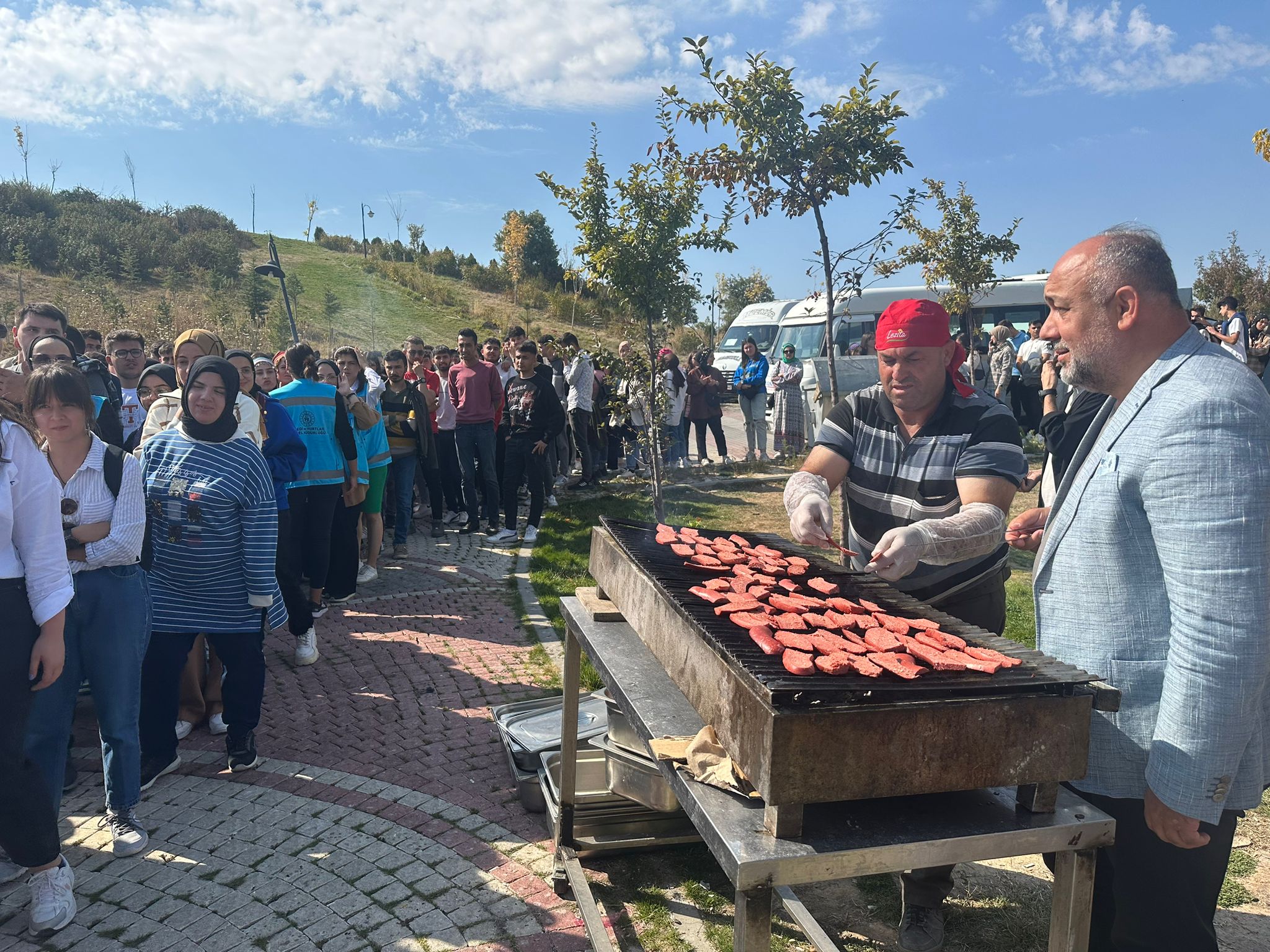 AFYONKARAHİSARLI ÖĞRENCİLER TARİHİ KASABADA BİR ARAYA GELDİLER