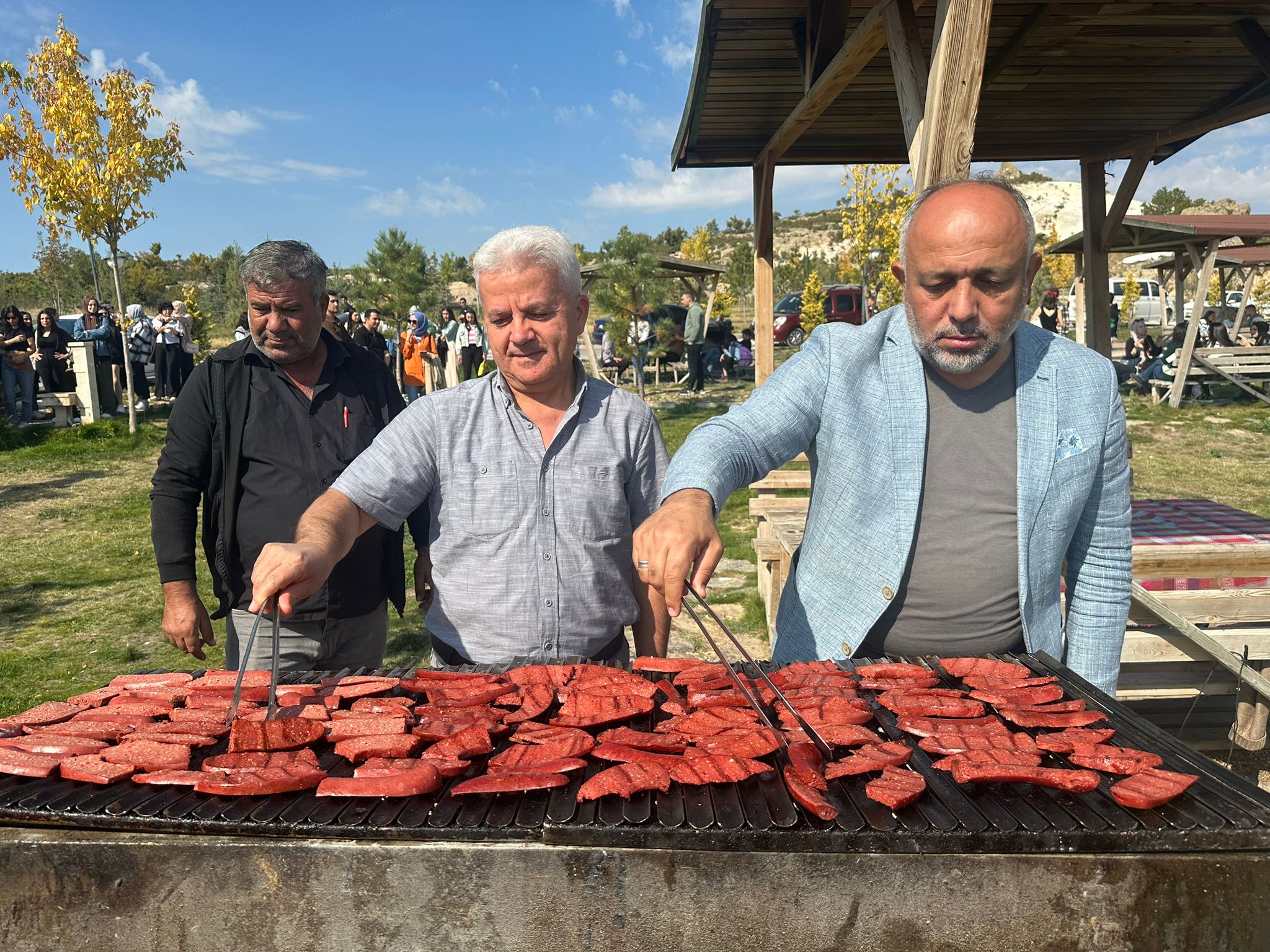 AFYONKARAHİSARLI ÖĞRENCİLER TARİHİ KASABADA BİR ARAYA GELDİLER
