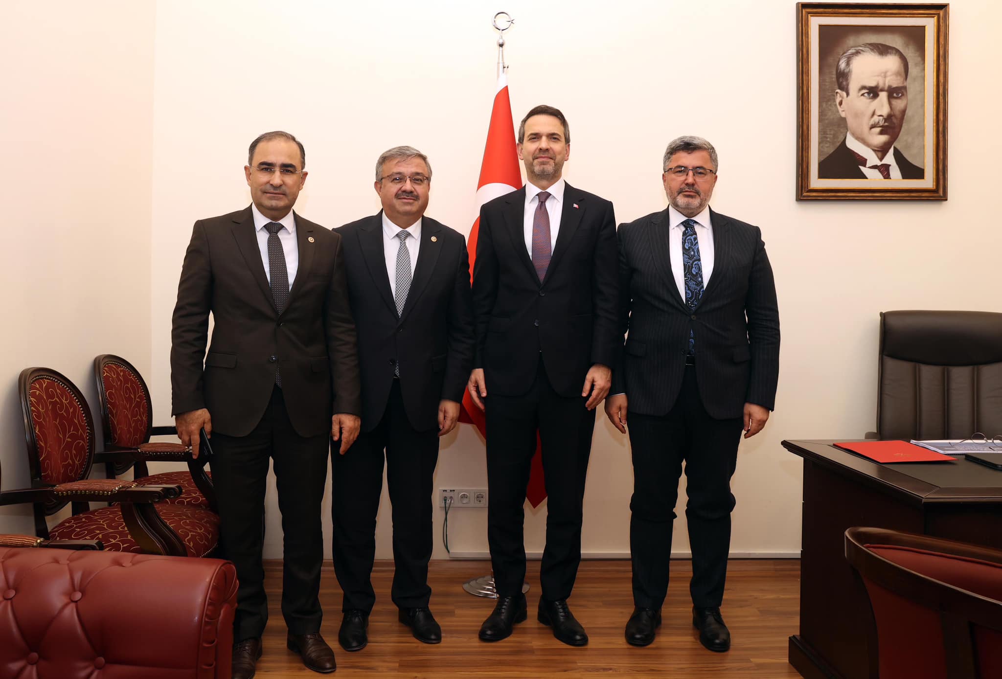 AK PARTİ MİLLETVEKİLLERİNDEN BAKAN BAYRAKTAR'A ZİYARET