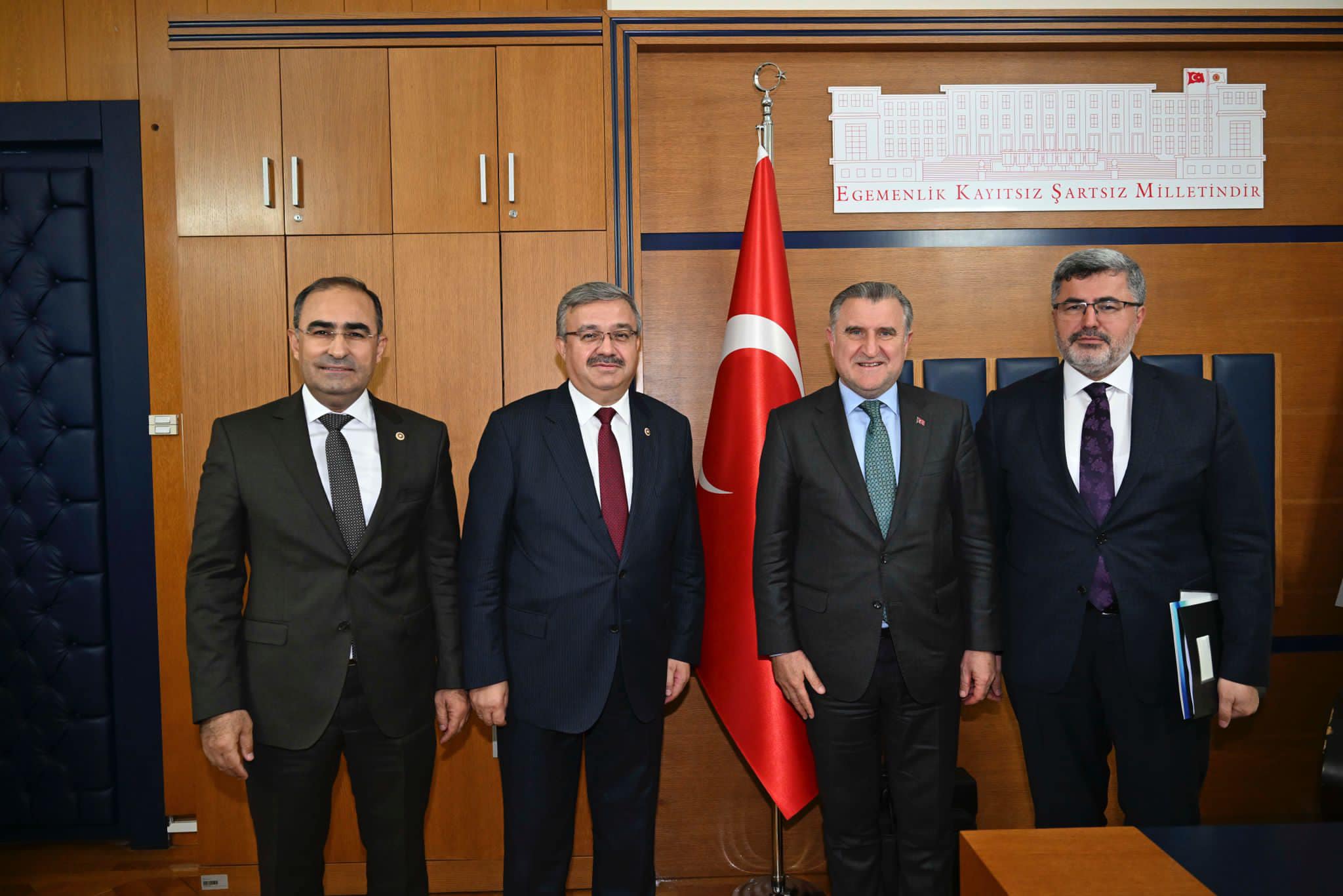 AK Parti milletvekilleri Spor Bakanı Bak ile buluştu, talepleri ilettiler