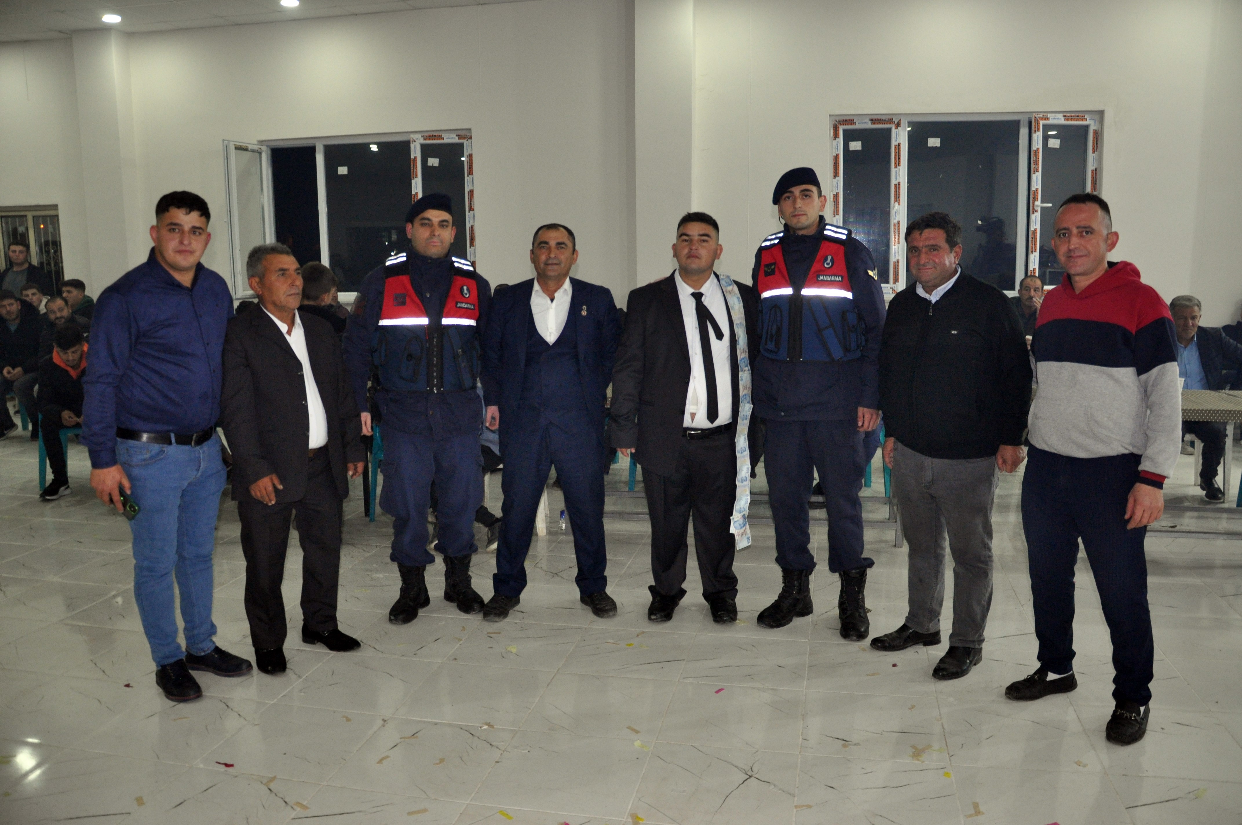 DİLLERE DESTAN ASKER EĞLENCESİ YAPTILAR