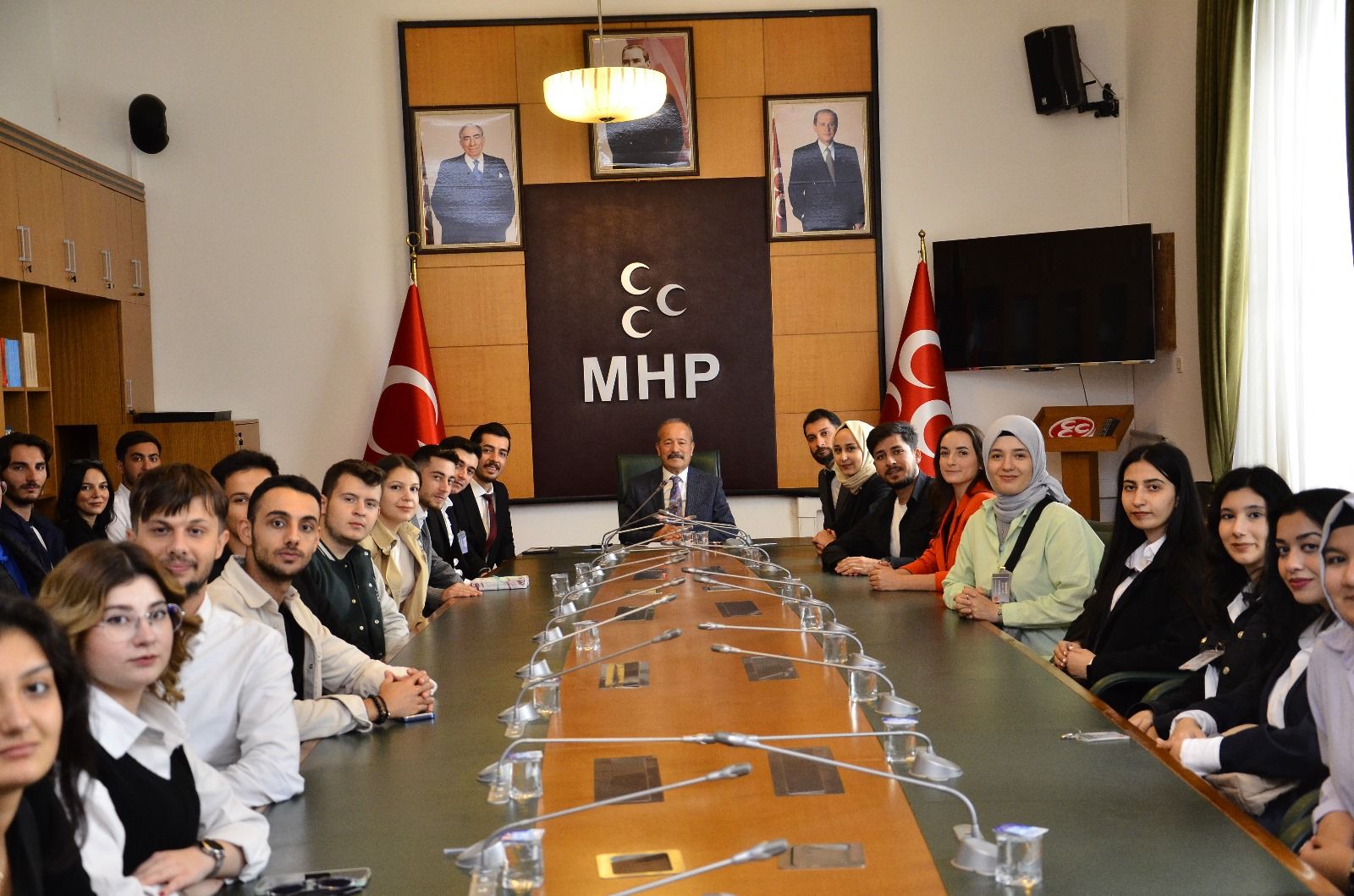 TAYTAK, ÜNİVERSİTE ÖĞRENCİLERİNE GENÇLİK MERKEZİ SÖZÜNÜ VERDİ