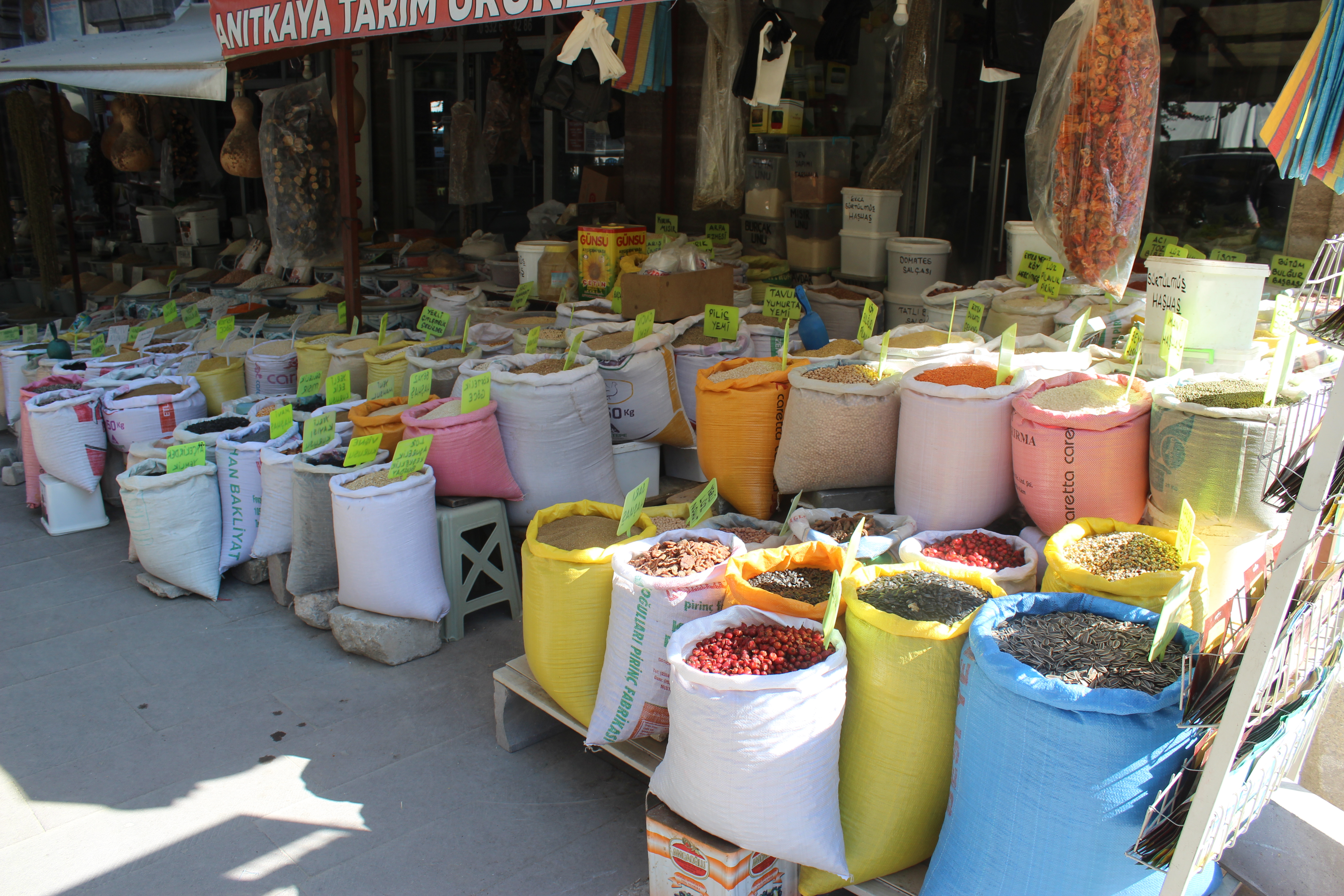 DÜŞÜK SATIŞLAR ESNAFI DÜŞÜNDÜRÜYOR