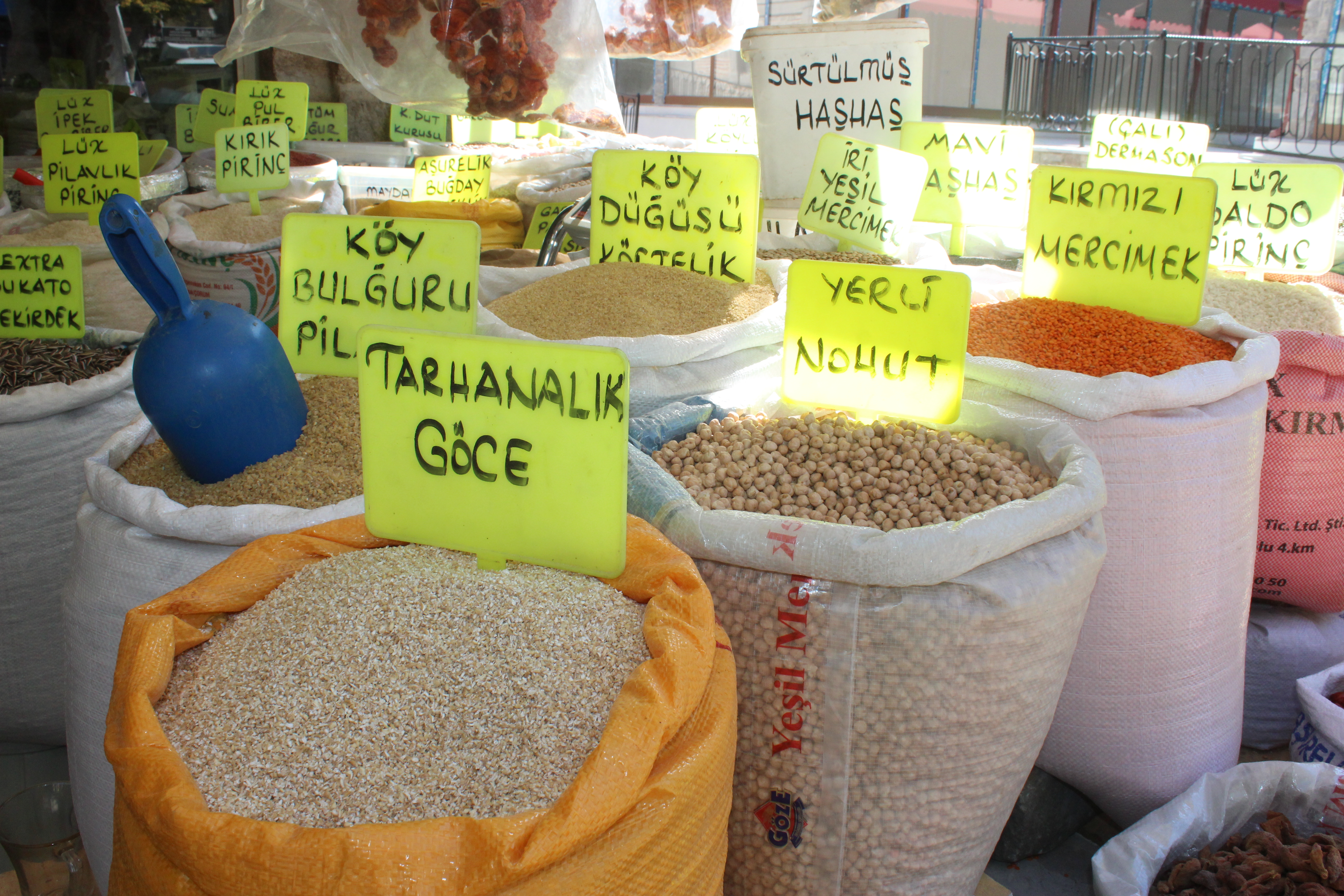 DÜŞÜK SATIŞLAR ESNAFI DÜŞÜNDÜRÜYOR