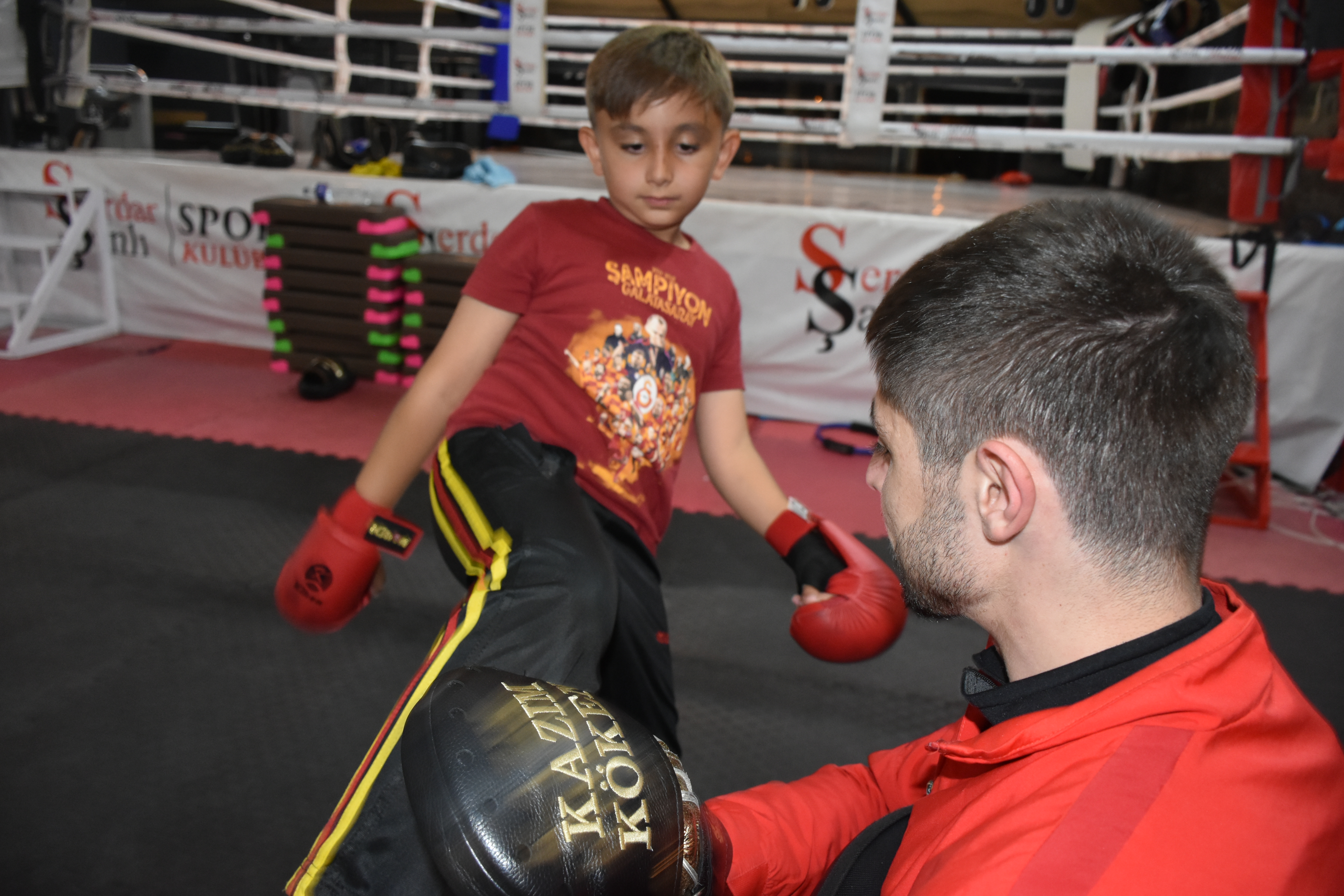 SEREBRAL PALSİLİ KÜÇÜK ANIL HAREKET KABİLİYETİNİ SPORLA GELİŞTİRİYOR