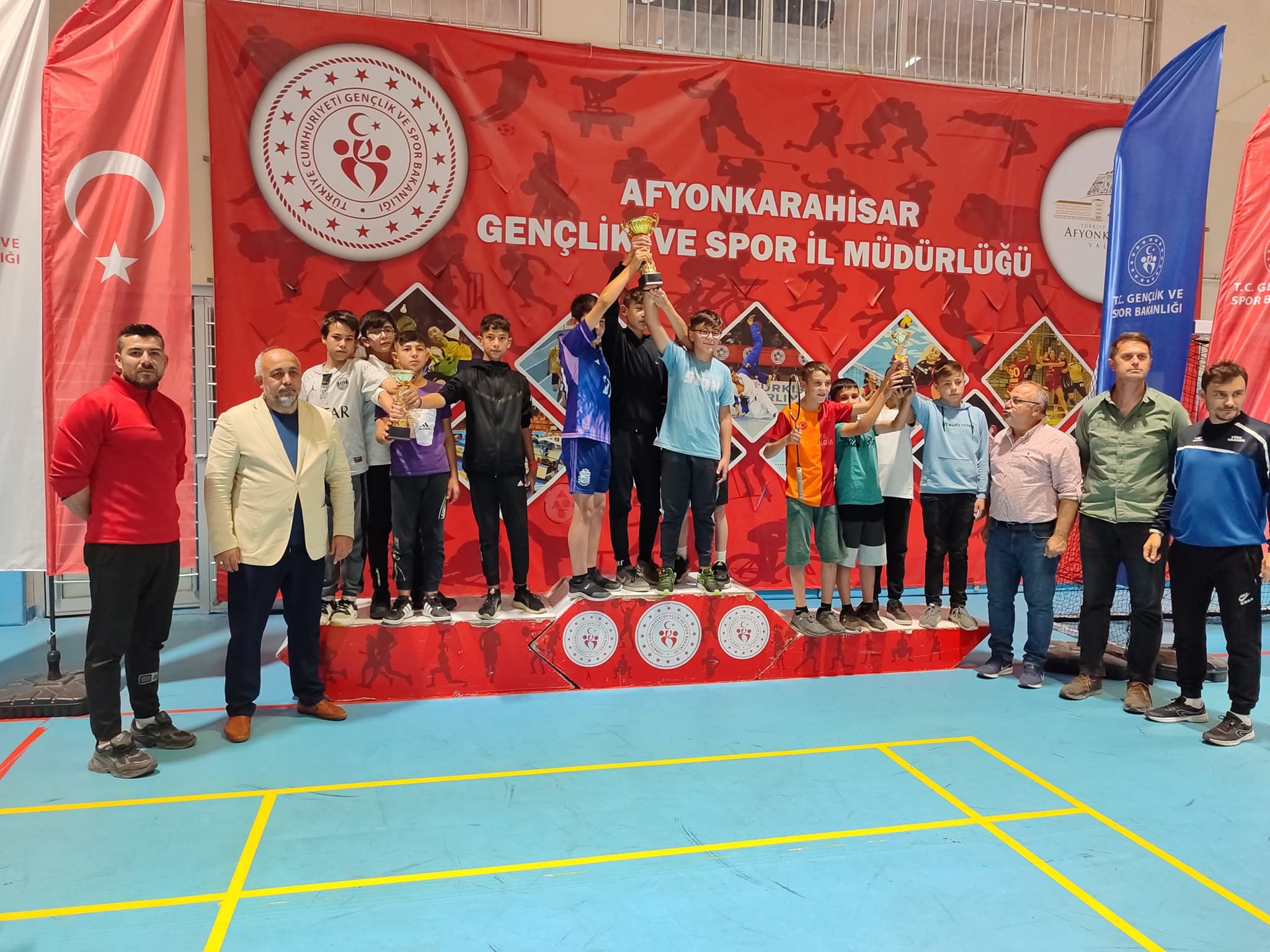 GENÇLERE 5 KATEGORİDEN 5 KUPA