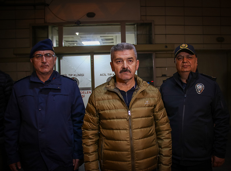 SOLLARKEN İKİ ARAÇ BİRBİRİNE GİRDİ