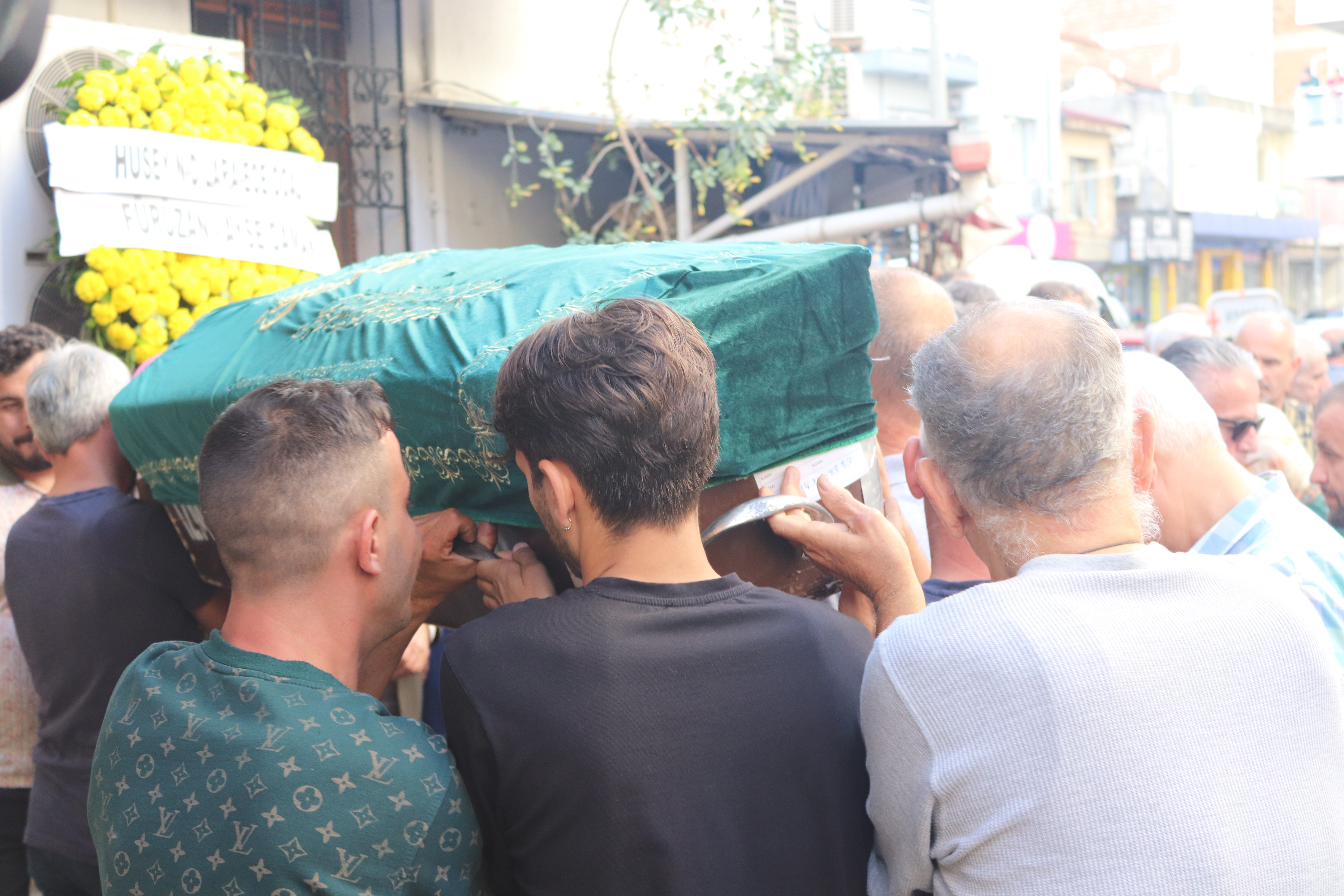 YAŞLI KADIN KAPISI AÇIK MİNİBÜSTEN DÜŞÜP ÖLDÜ