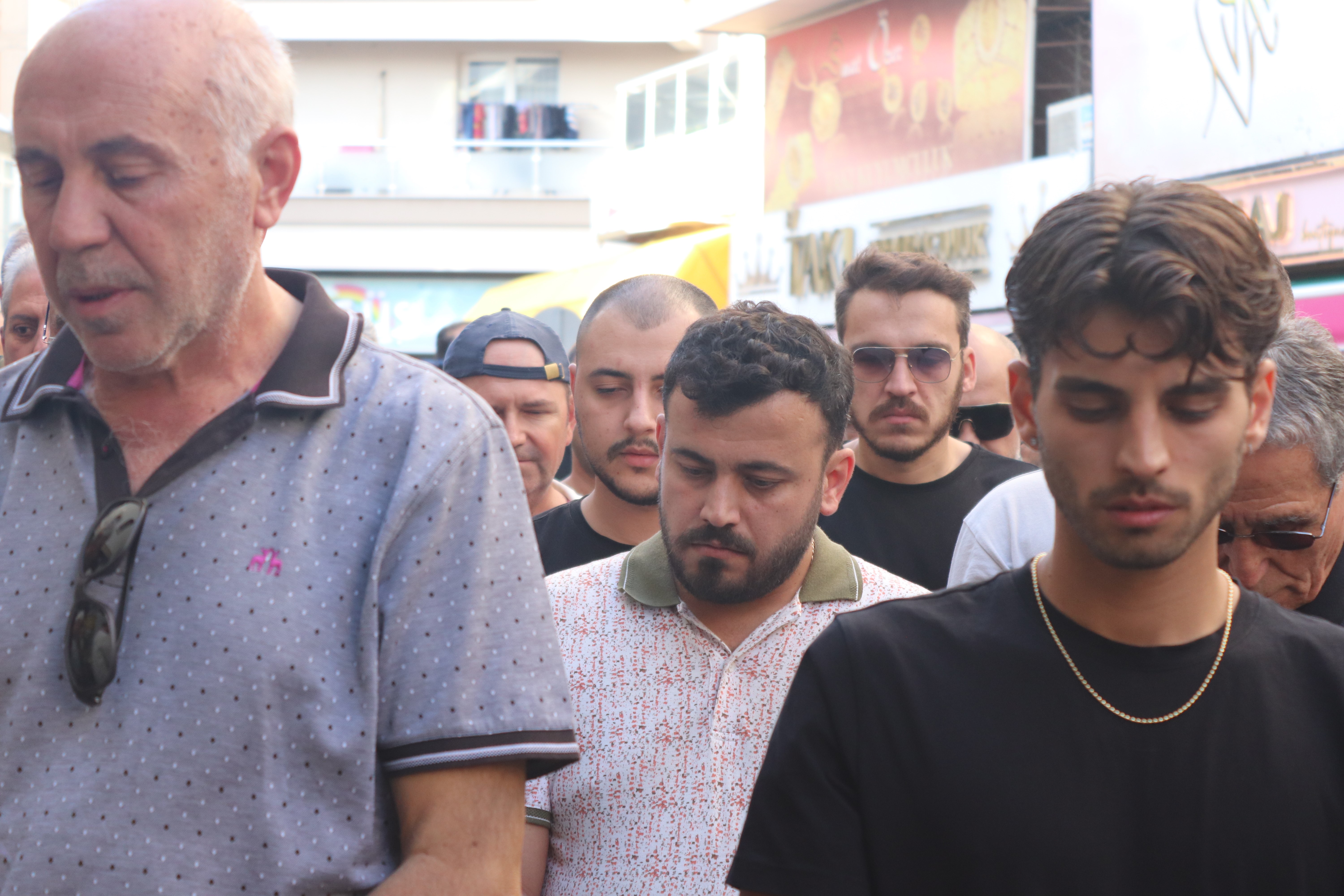 YAŞLI KADIN KAPISI AÇIK MİNİBÜSTEN DÜŞÜP ÖLDÜ