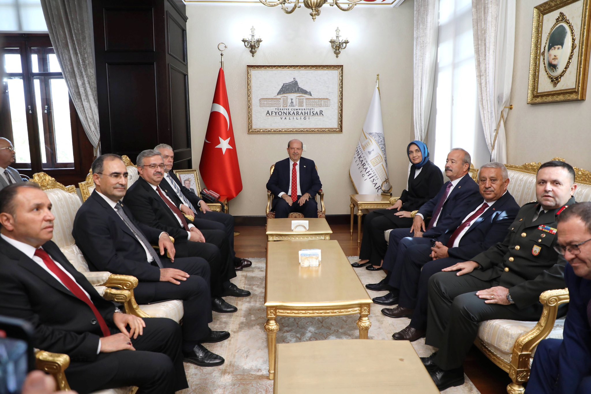 ERSİN TATAR VALİ YİĞİTBAŞI'NI ZİYARET ETTİ