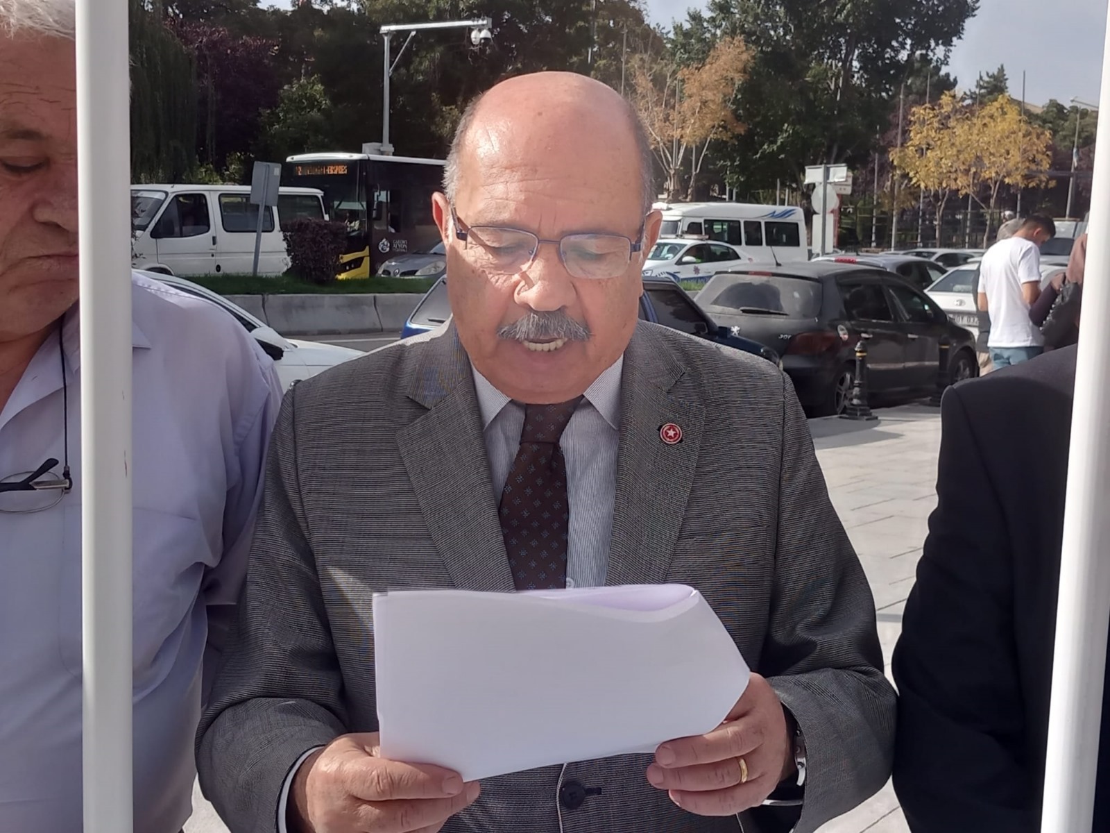 “HÜKÜMET DIŞ POLİTİKASINI DERHAL DEĞİŞTİRMELİDİR”