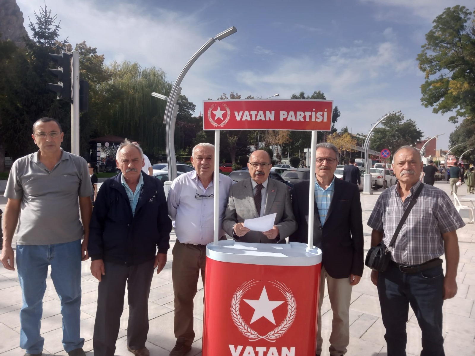 “HÜKÜMET DIŞ POLİTİKASINI DERHAL DEĞİŞTİRMELİDİR”