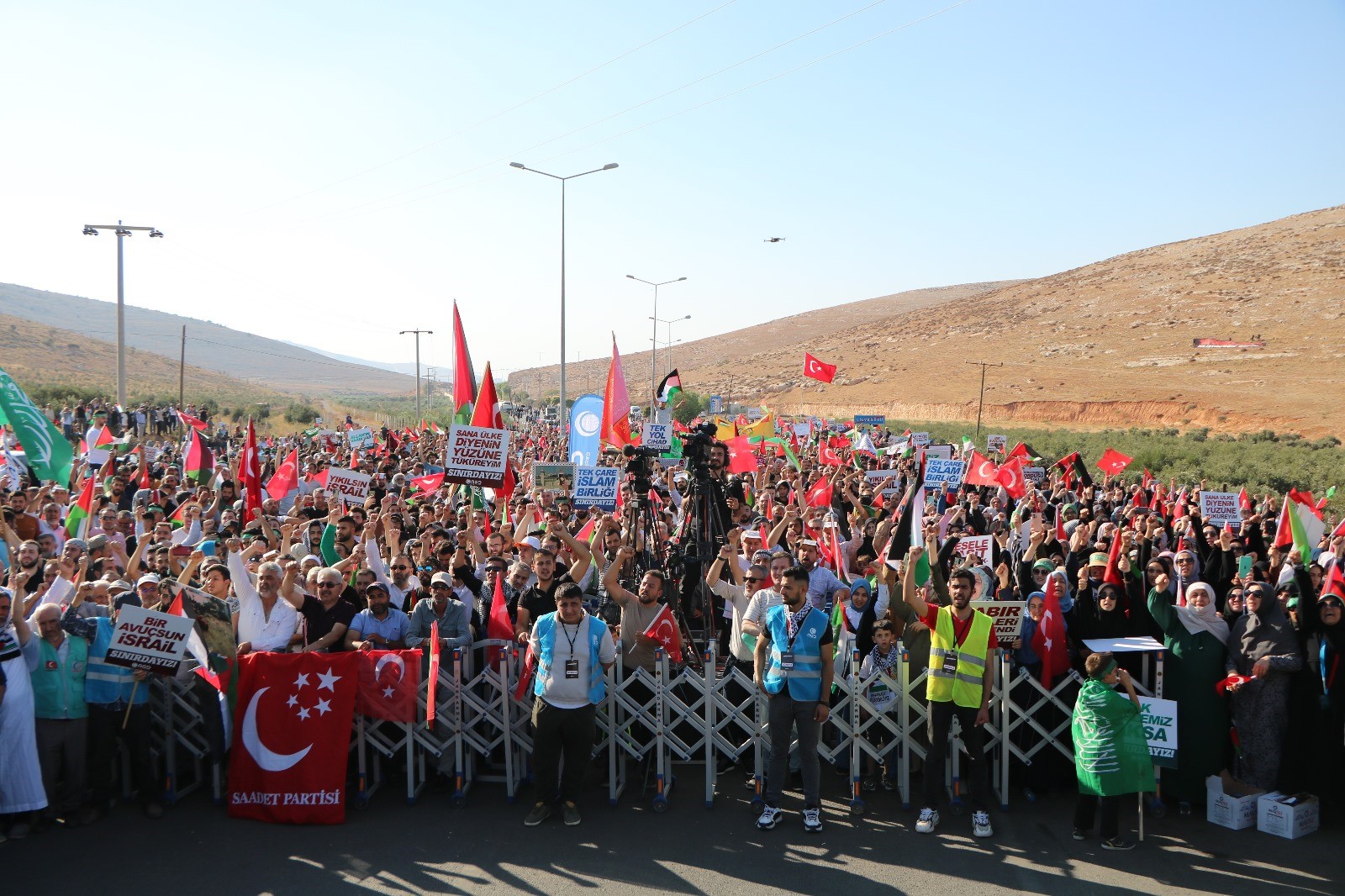 AGD FİLİSTİN İÇİN SINIRDA BULUŞTU