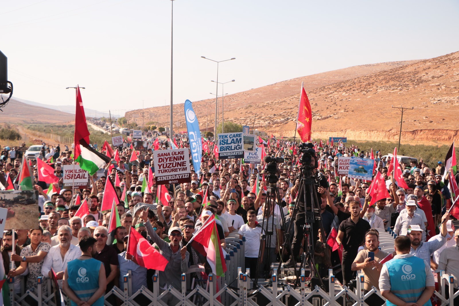 AGD FİLİSTİN İÇİN SINIRDA BULUŞTU