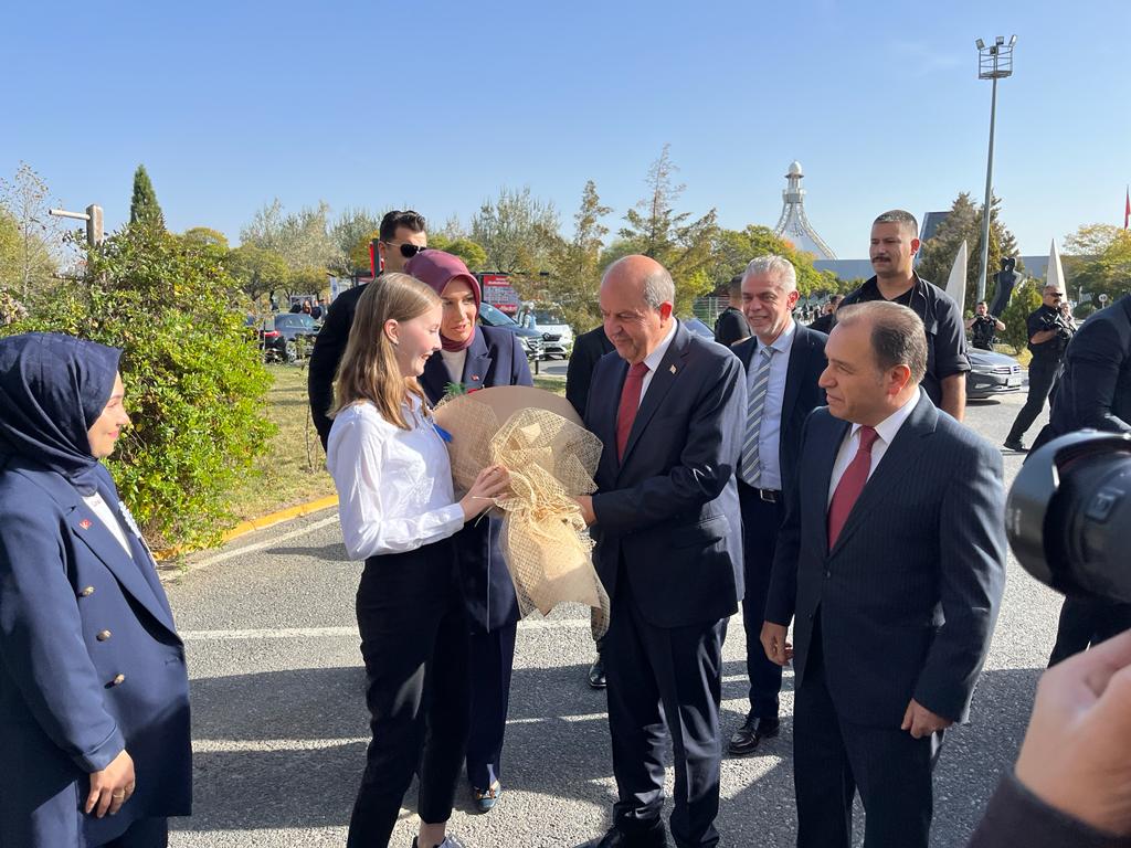 ERSİN TATAR REKTÖRLÜK BİNASINI ZİYARET ETTİ