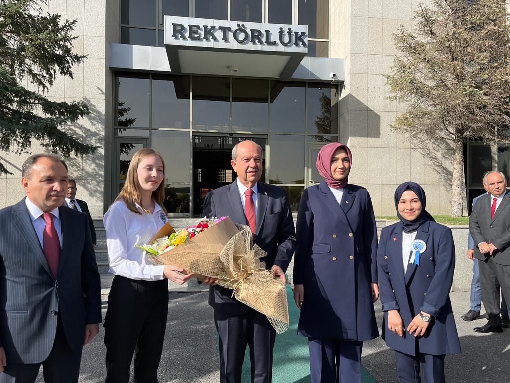 ERSİN TATAR REKTÖRLÜK BİNASINI ZİYARET ETTİ