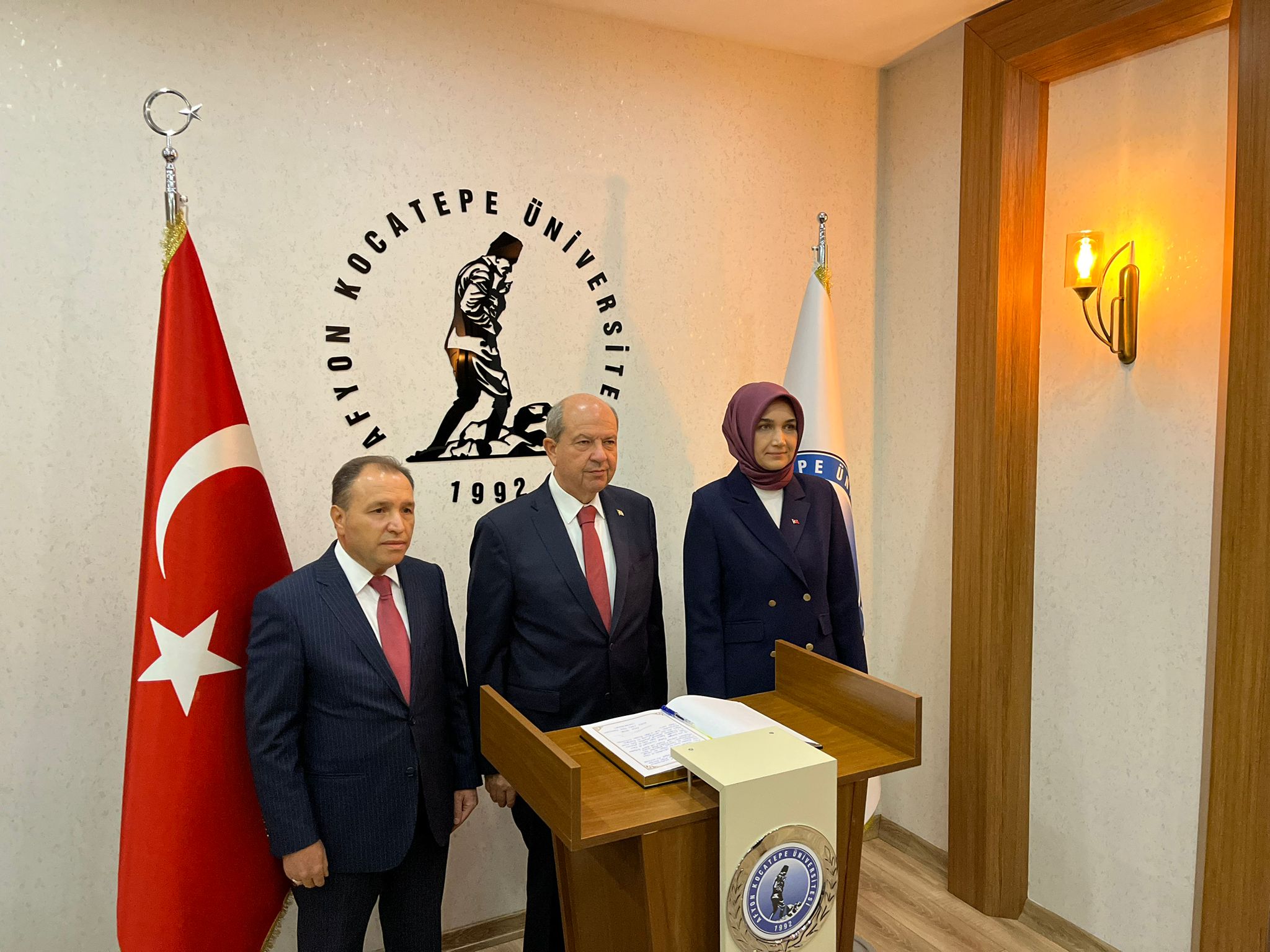 ERSİN TATAR REKTÖRLÜK BİNASINI ZİYARET ETTİ