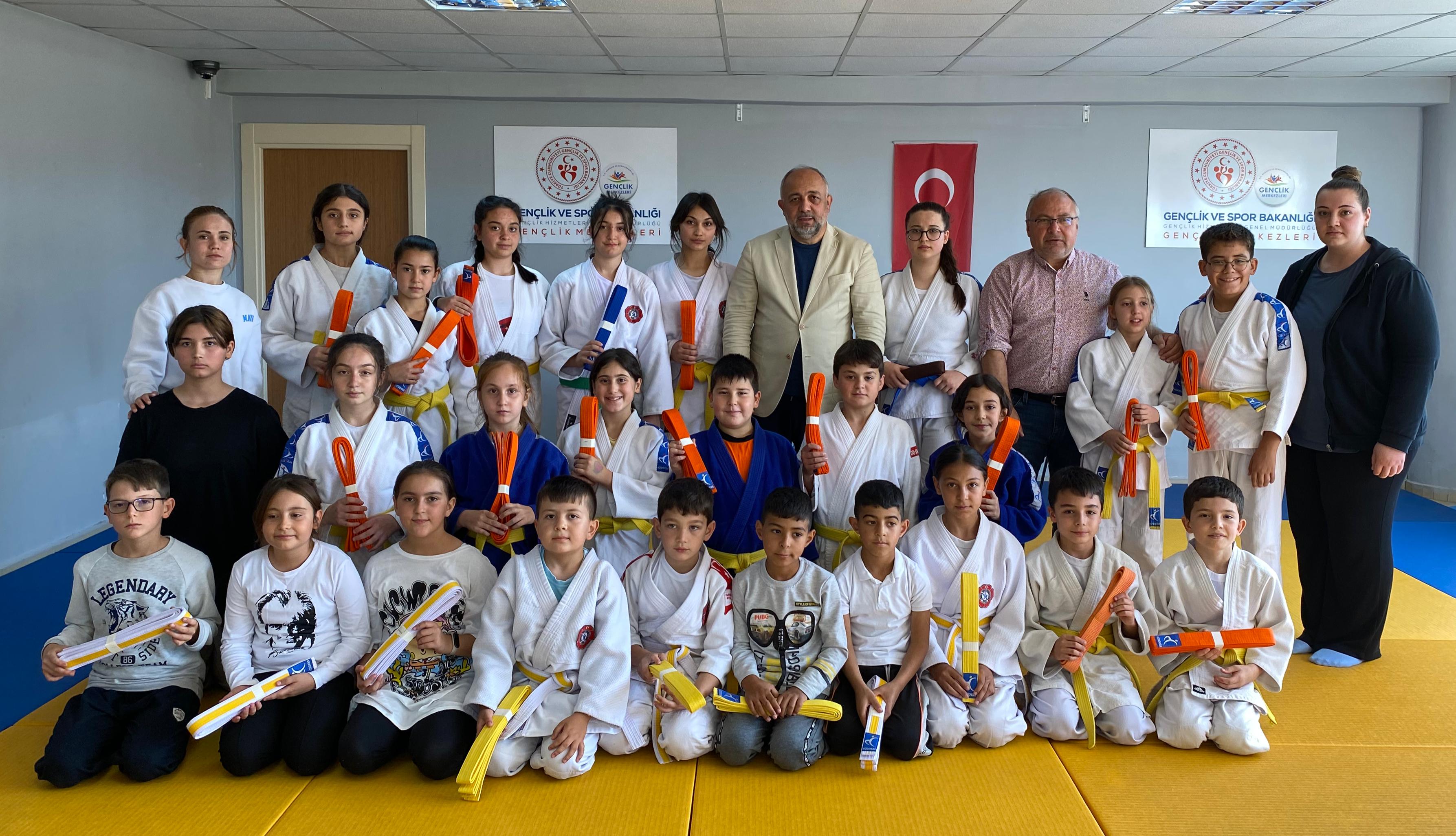 KARAHİSAR GENÇLİK MERKEZİ'NDE JUDO KUŞAK SINAVI SONA ERDİ