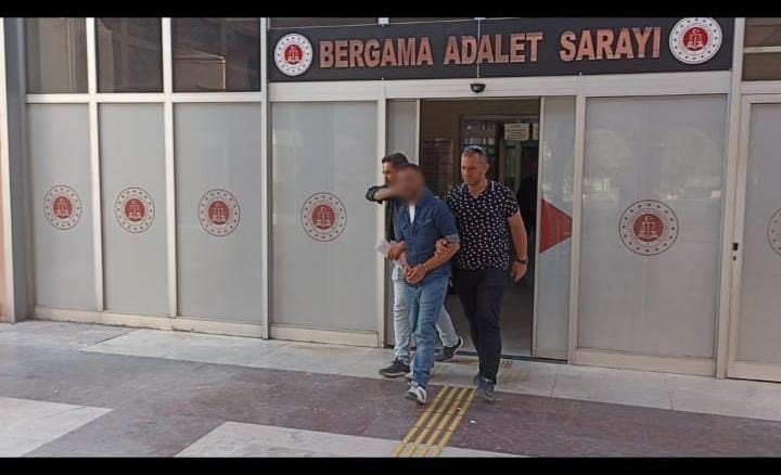 ENKAZ ALTINDA SAKLANDI AMA POLİSTEN KAÇAMADI