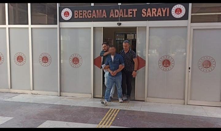 ENKAZ ALTINDA SAKLANDI AMA POLİSTEN KAÇAMADI