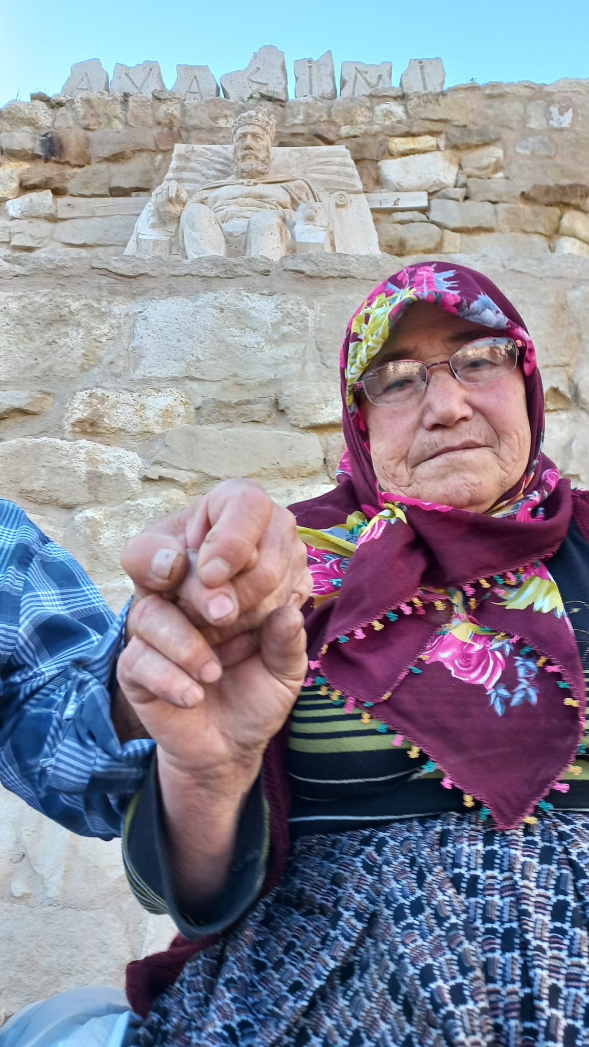 AYAZİNİ'DE KRAL MİDAS'IN GÖLGESİNDE YAŞANAN AŞK HİKAYESİ