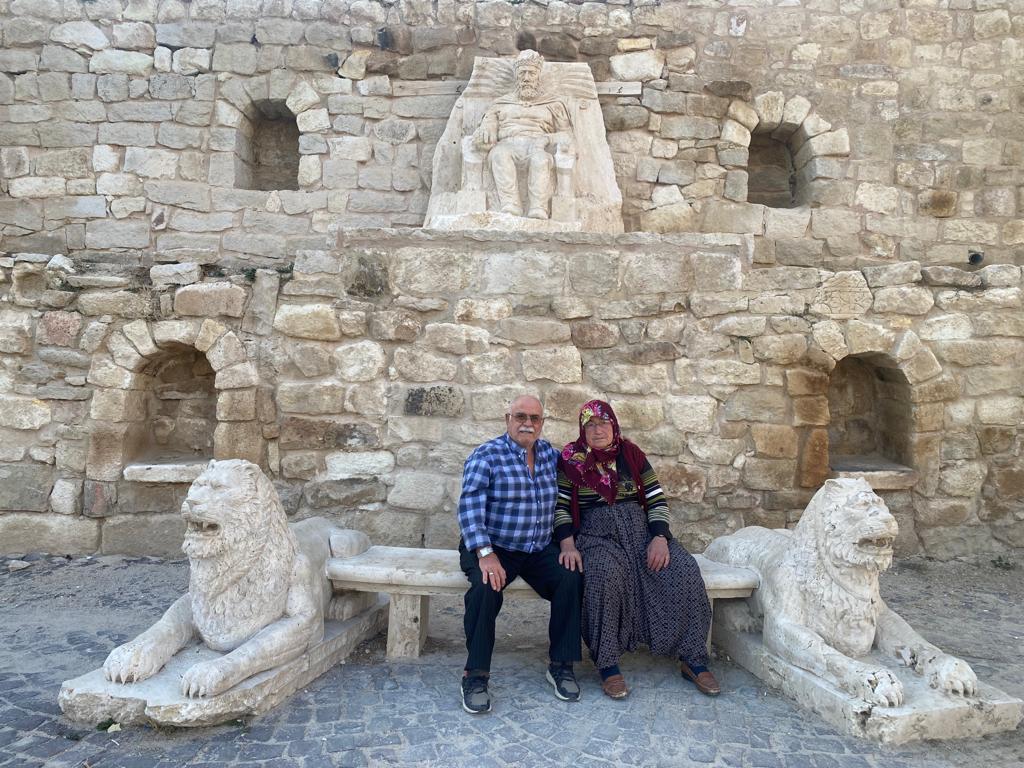 AYAZİNİ'DE KRAL MİDAS'IN GÖLGESİNDE YAŞANAN AŞK HİKAYESİ